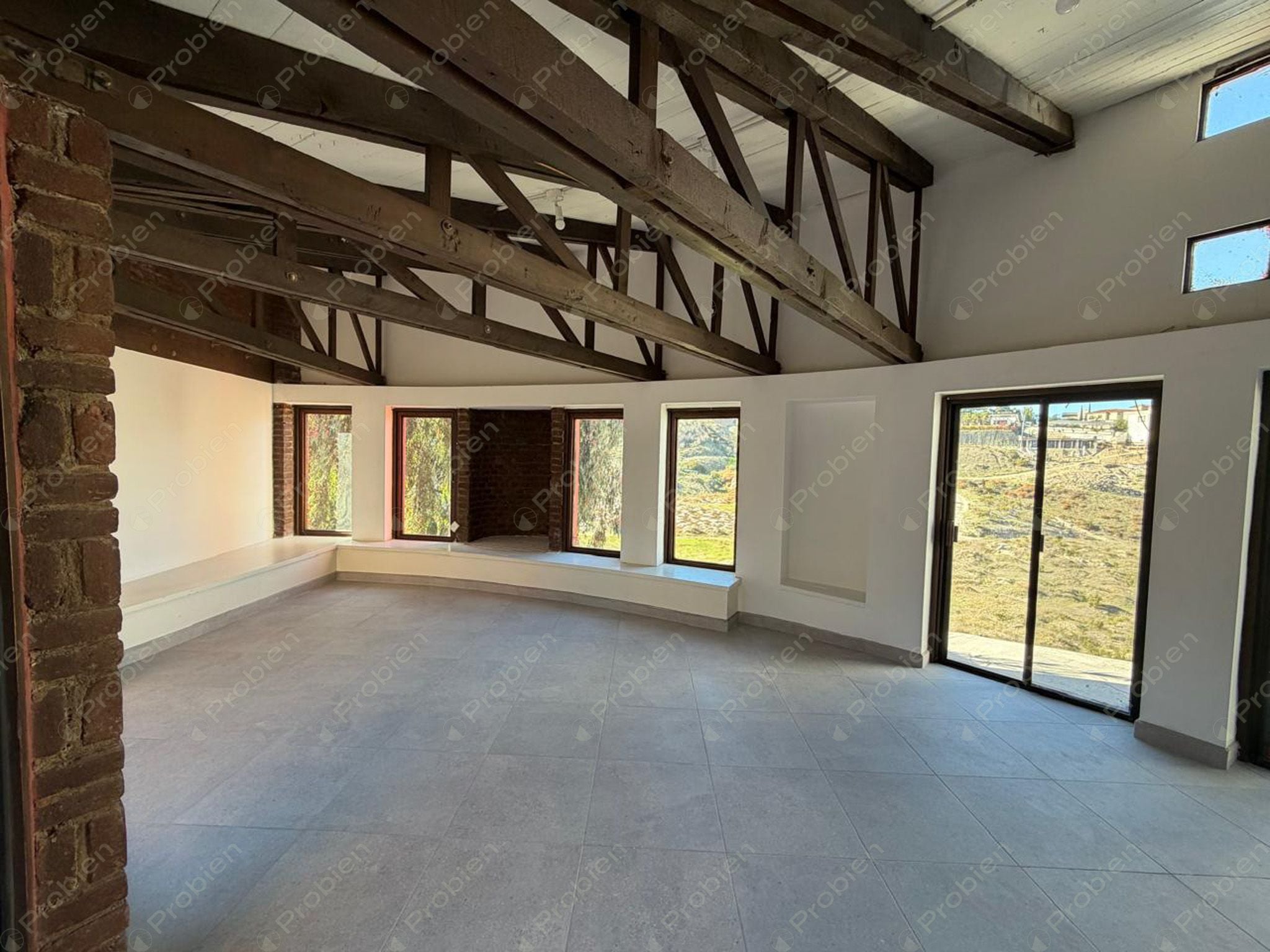 Casa en Renta en Lomas de Aguacaliente – Zona Residencial Tranquila y Bien Ubicada - Foto 4 de 24