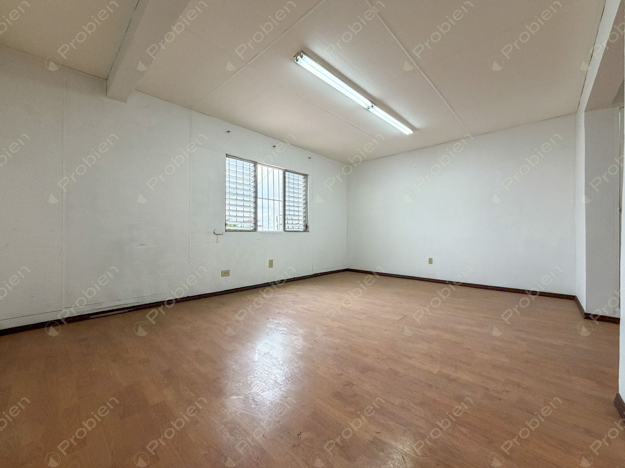 Local / Oficina comercial en renta en Calle Cuarta, Zona Centro de Tijuana, segunda planta - Foto 5 de 8