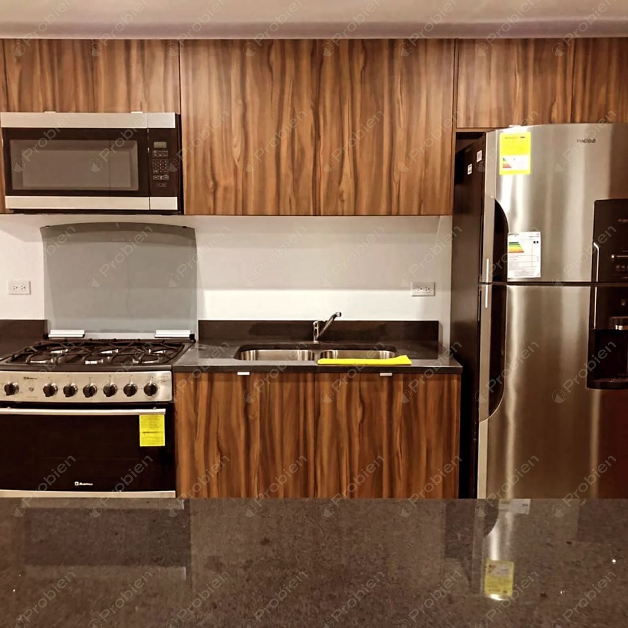 Departamento en renta de 3 recámaras en Acceso Uno, Av. Alba roja - Foto 1 de 6