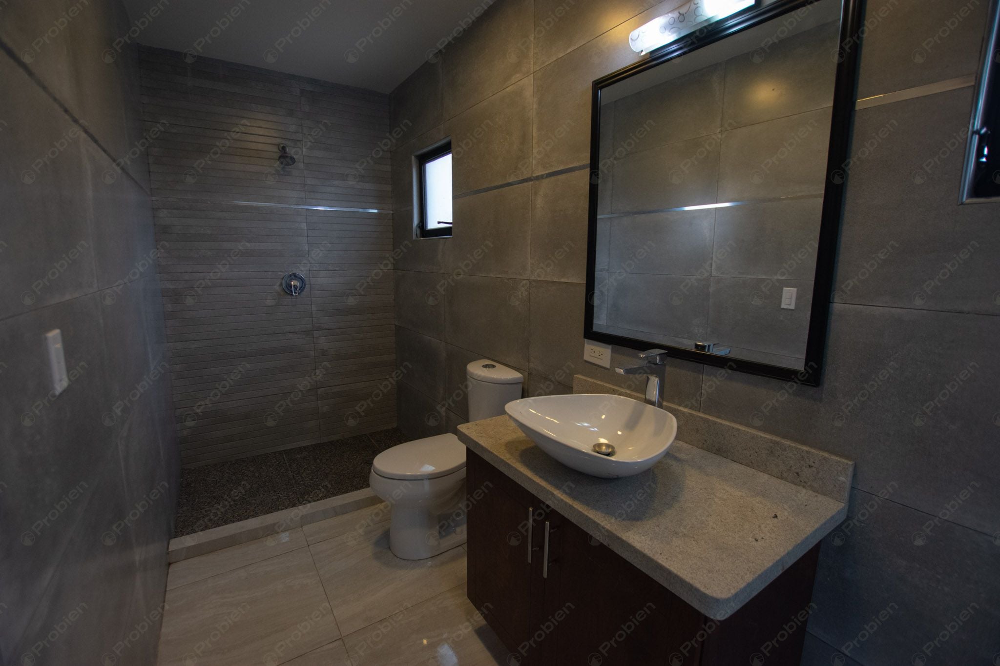 Moderna Casa en Renta en Rosarito – 3 Niveles, Terraza y Amplio Patio - Foto 15 de 22