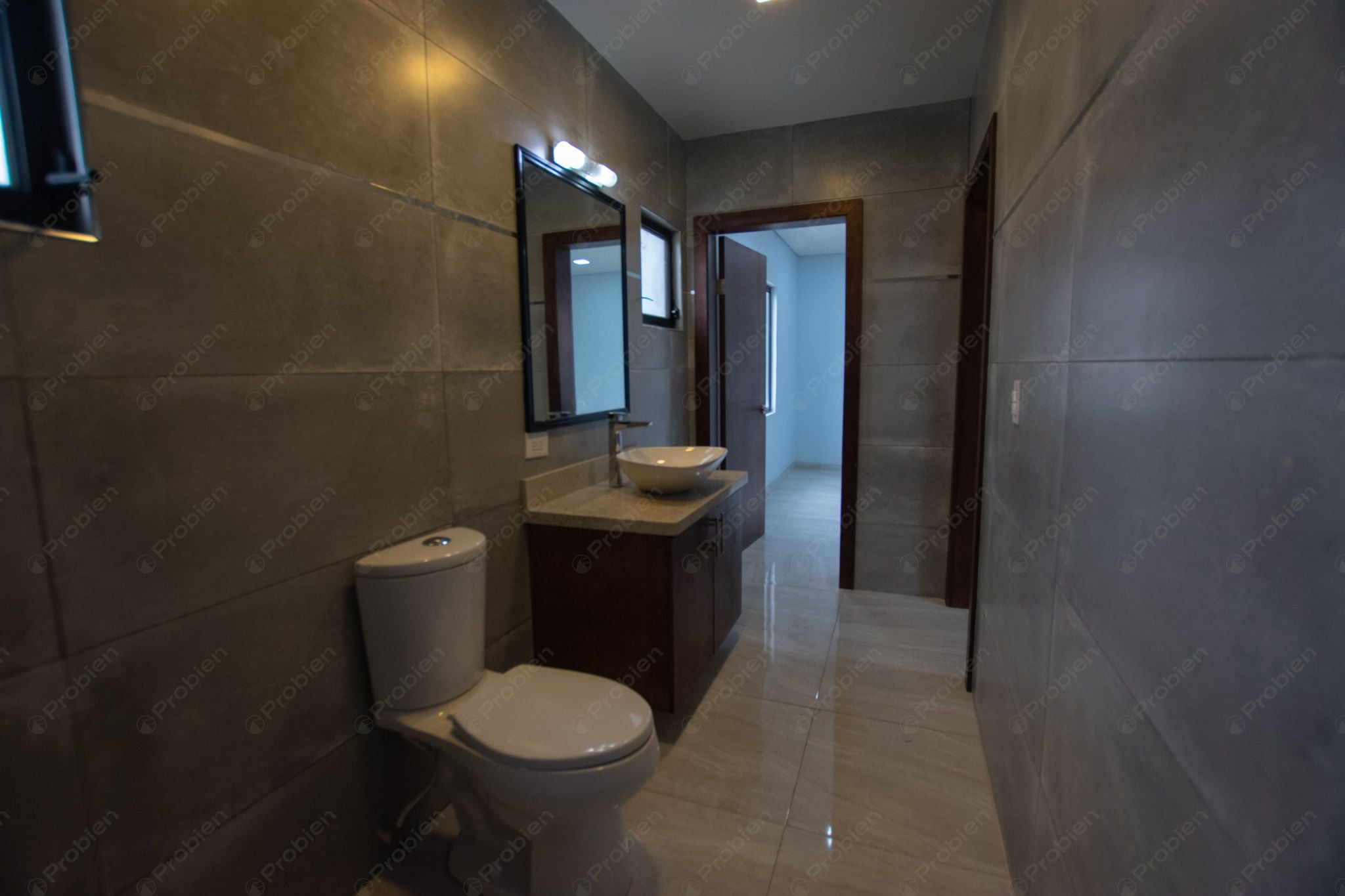 Moderna Casa en Renta en Rosarito – 3 Niveles, Terraza y Amplio Patio - Foto 16 de 22