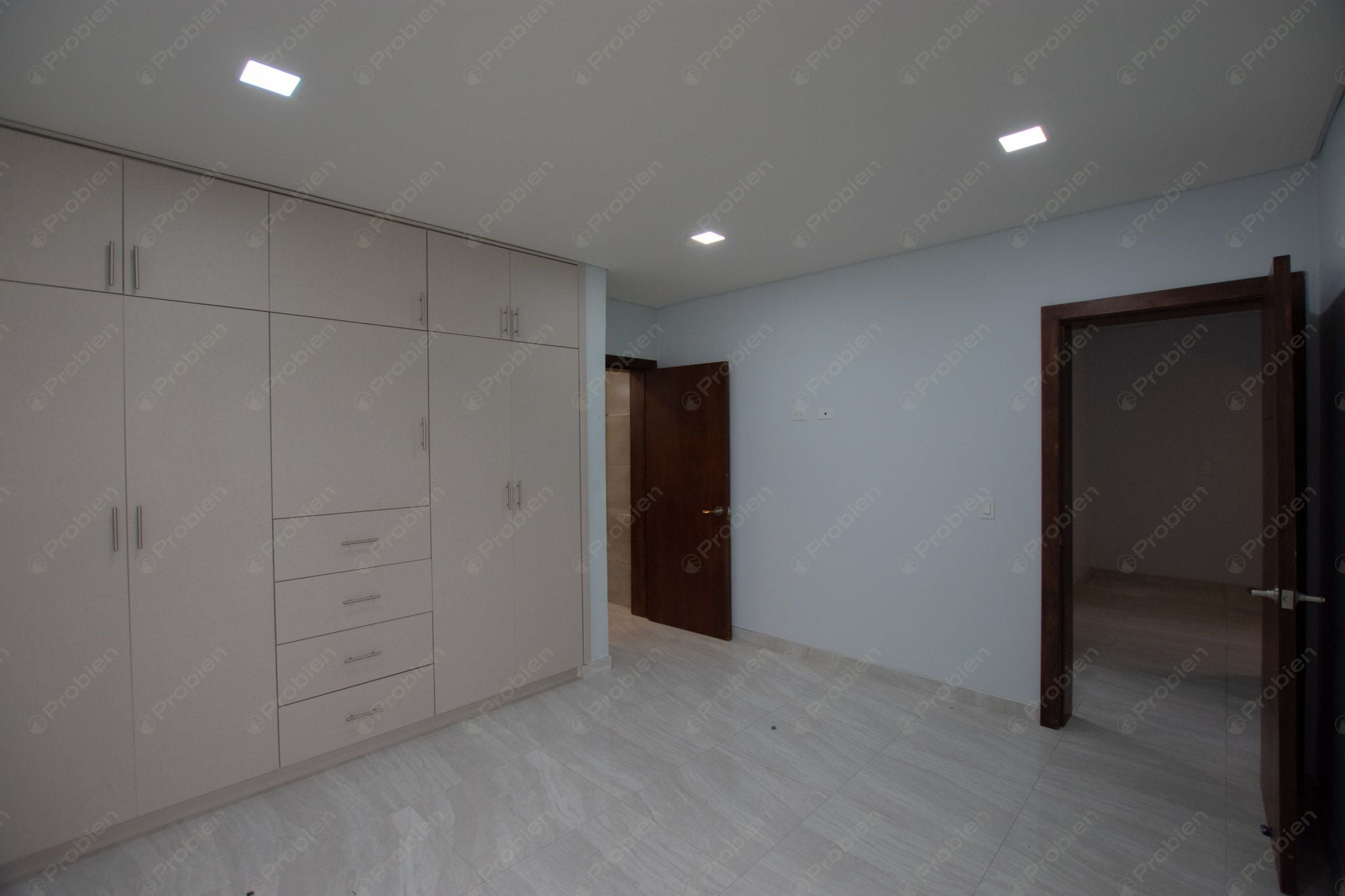 Moderna Casa en Renta en Rosarito – 3 Niveles, Terraza y Amplio Patio - Foto 18 de 22