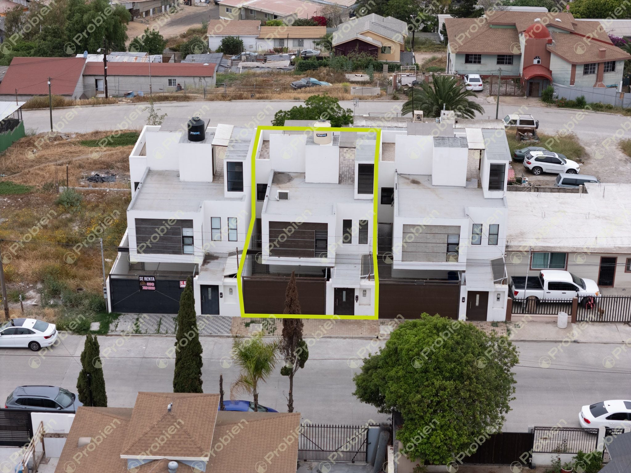 Moderna Casa en Renta en Rosarito – 3 Niveles, Terraza y Amplio Patio - Foto 4 de 22