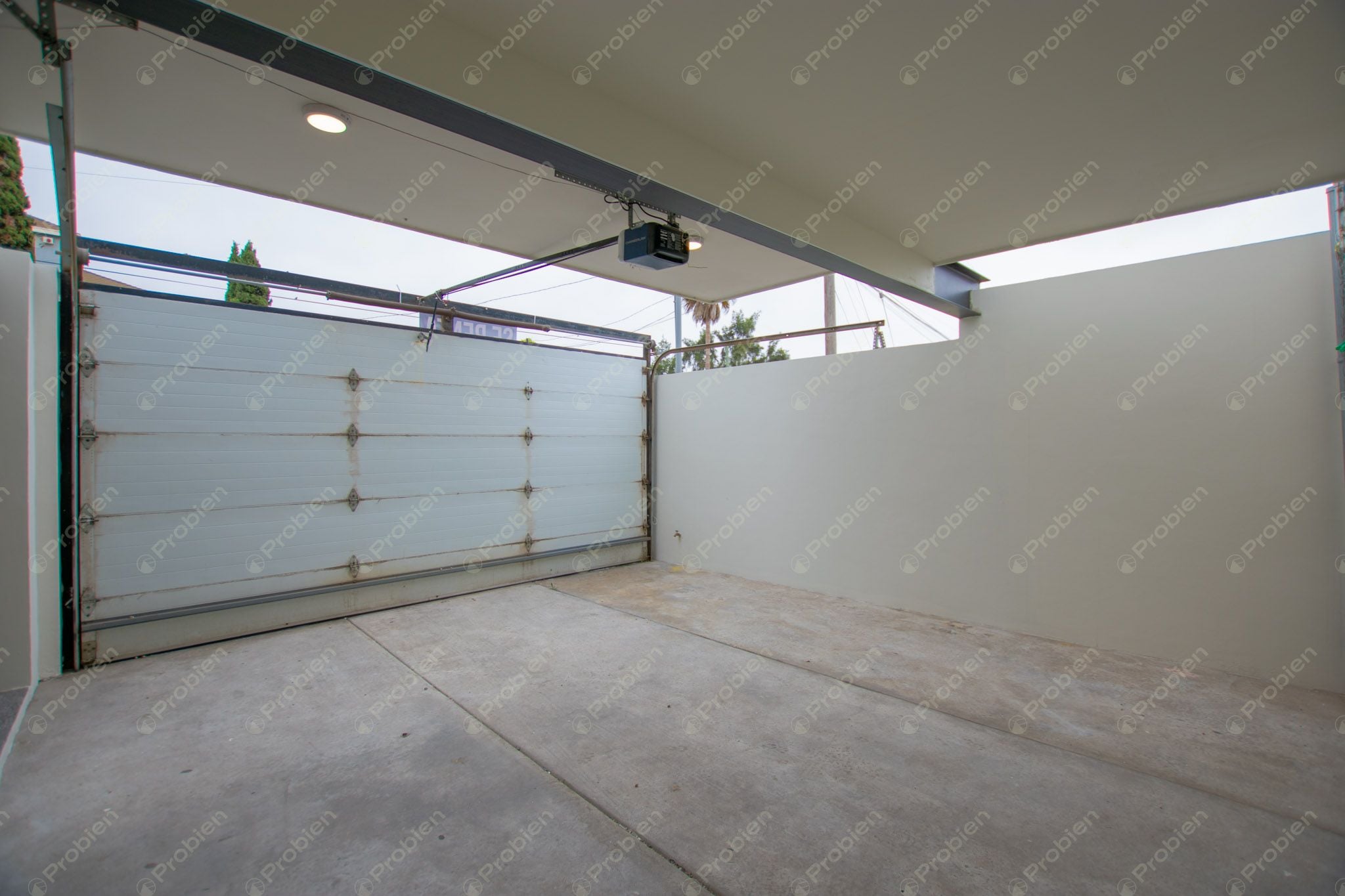 Moderna Casa en Renta en Rosarito – 3 Niveles, Terraza y Amplio Patio - Foto 6 de 22