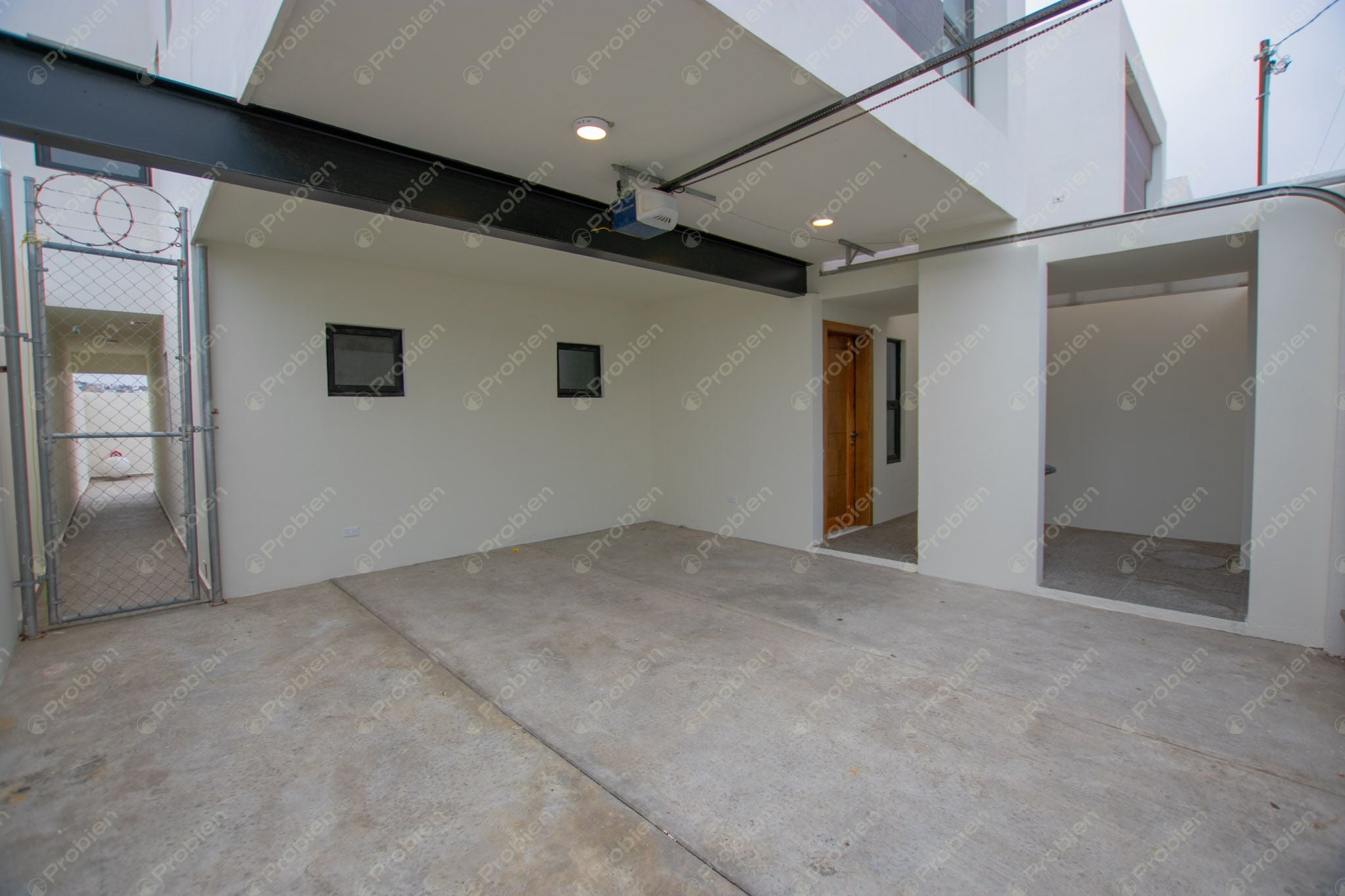 Moderna Casa en Renta en Rosarito – 3 Niveles, Terraza y Amplio Patio - Foto 7 de 22