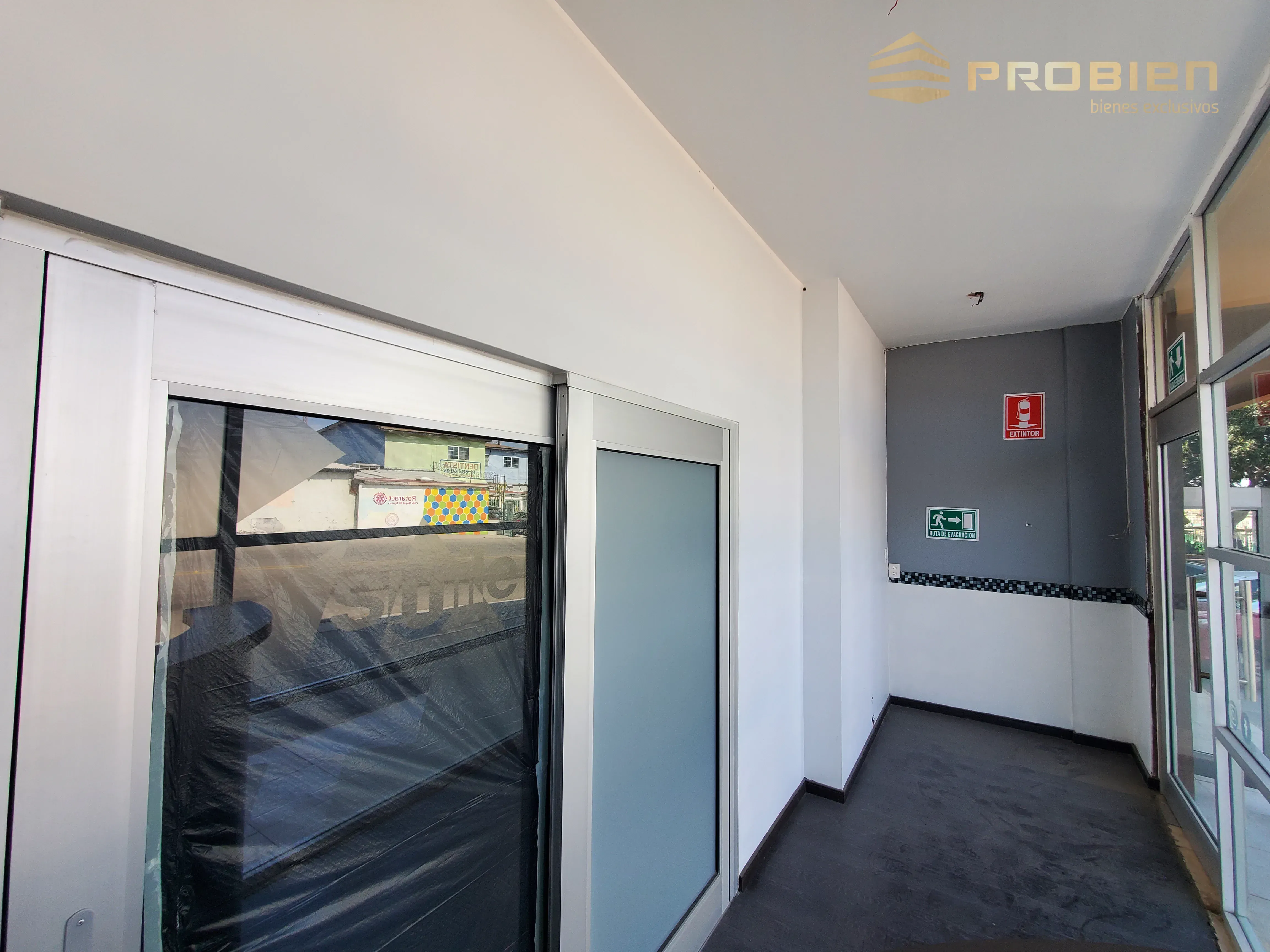 Plaza comercial en renta- Col. Aeropuerto  (Plaza Libertad)  - Foto 2 de 9