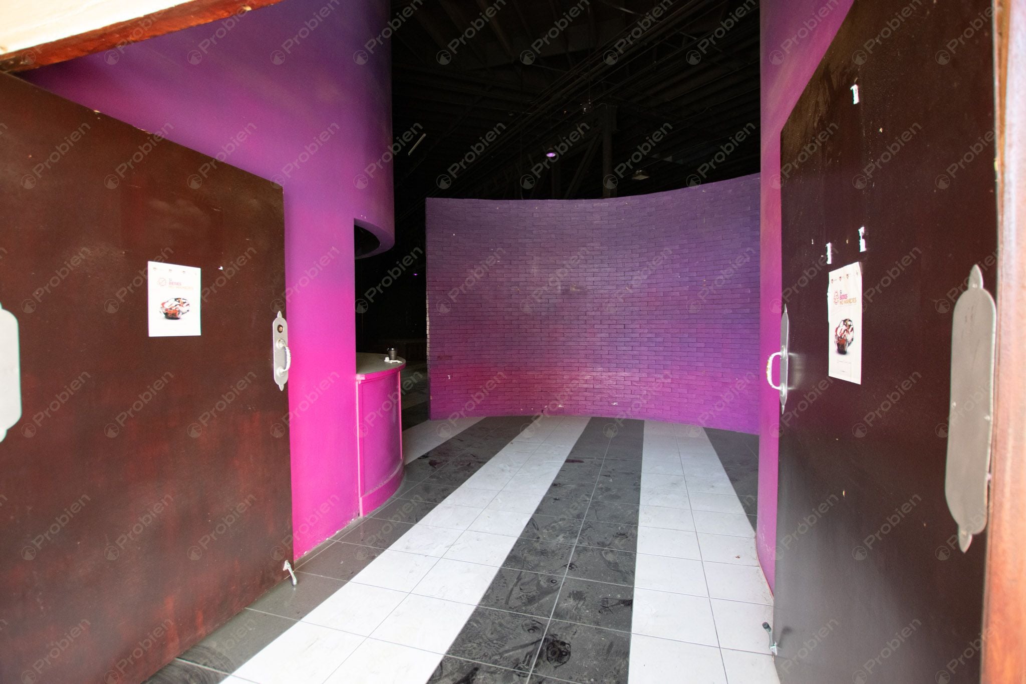 Local Comercial en Renta en El Foro – Zona Centro Tijuana, 980 m² en el Icónico Palacio Jai Alai - Foto 2 de 30