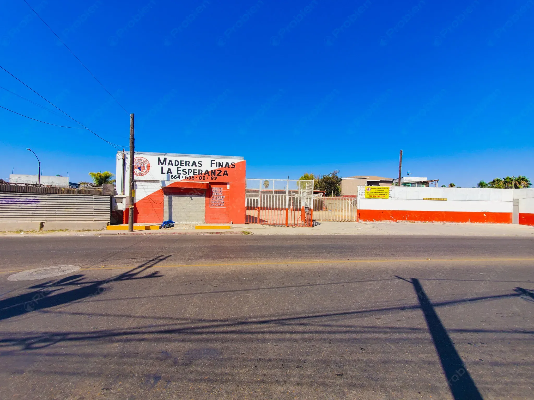 Terreno Comercial con local en renta - Alba roja - Foto 1 de 16