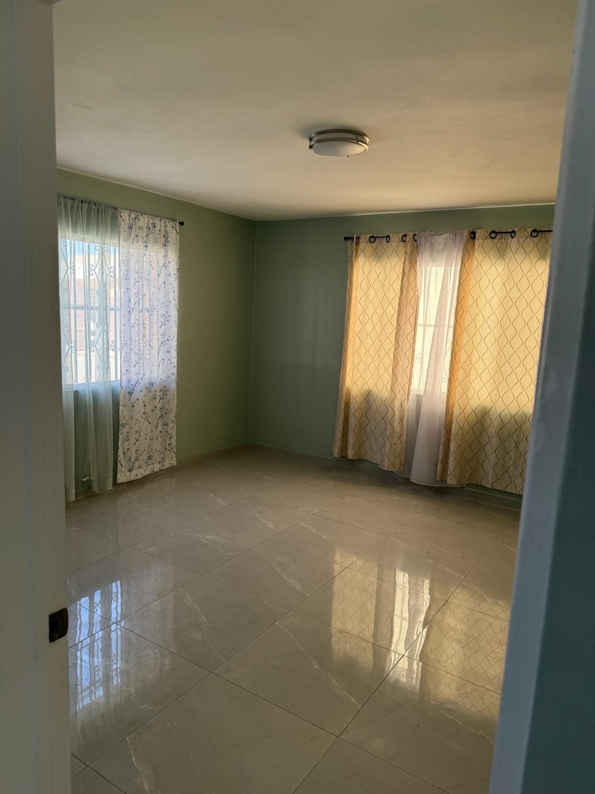 Casa en renta de una planta en Los Alamos — práctica, cómoda y bien iluminada - Foto 8 de 17