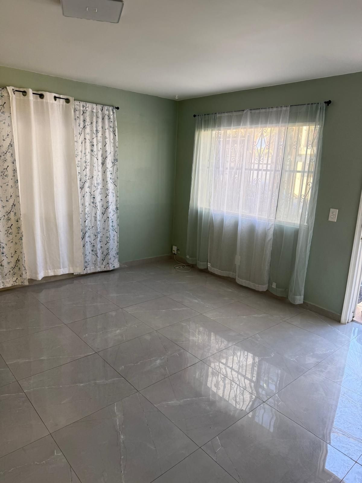 Casa en renta de una planta en Los Alamos — práctica, cómoda y bien iluminada - Foto 10 de 17