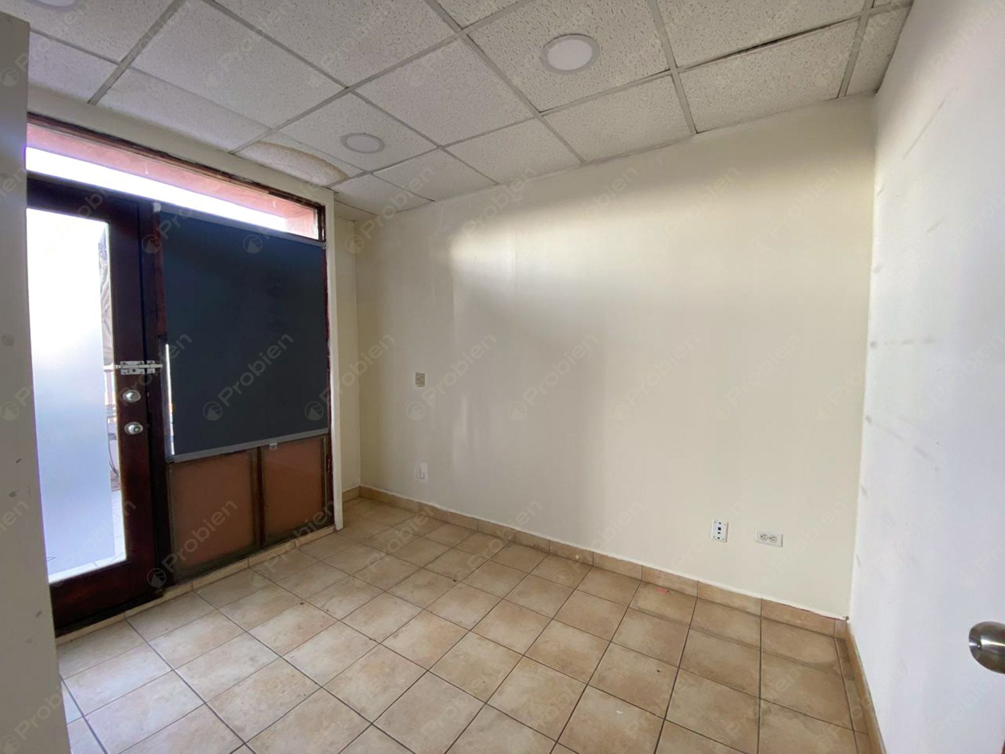 Oficina en Renta en Zona Urbana Río - Espacio Amplio y Bien Ubicado - Foto 13 de 16