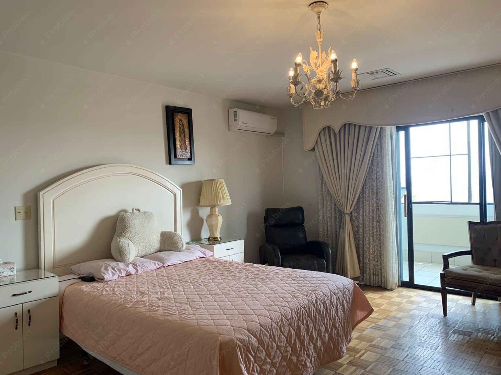 Casa en Renta / Venta en Laderas de Monterrey – 3 Niveles, Elevador y Amplio Patio con Vista - Foto 9 de 19