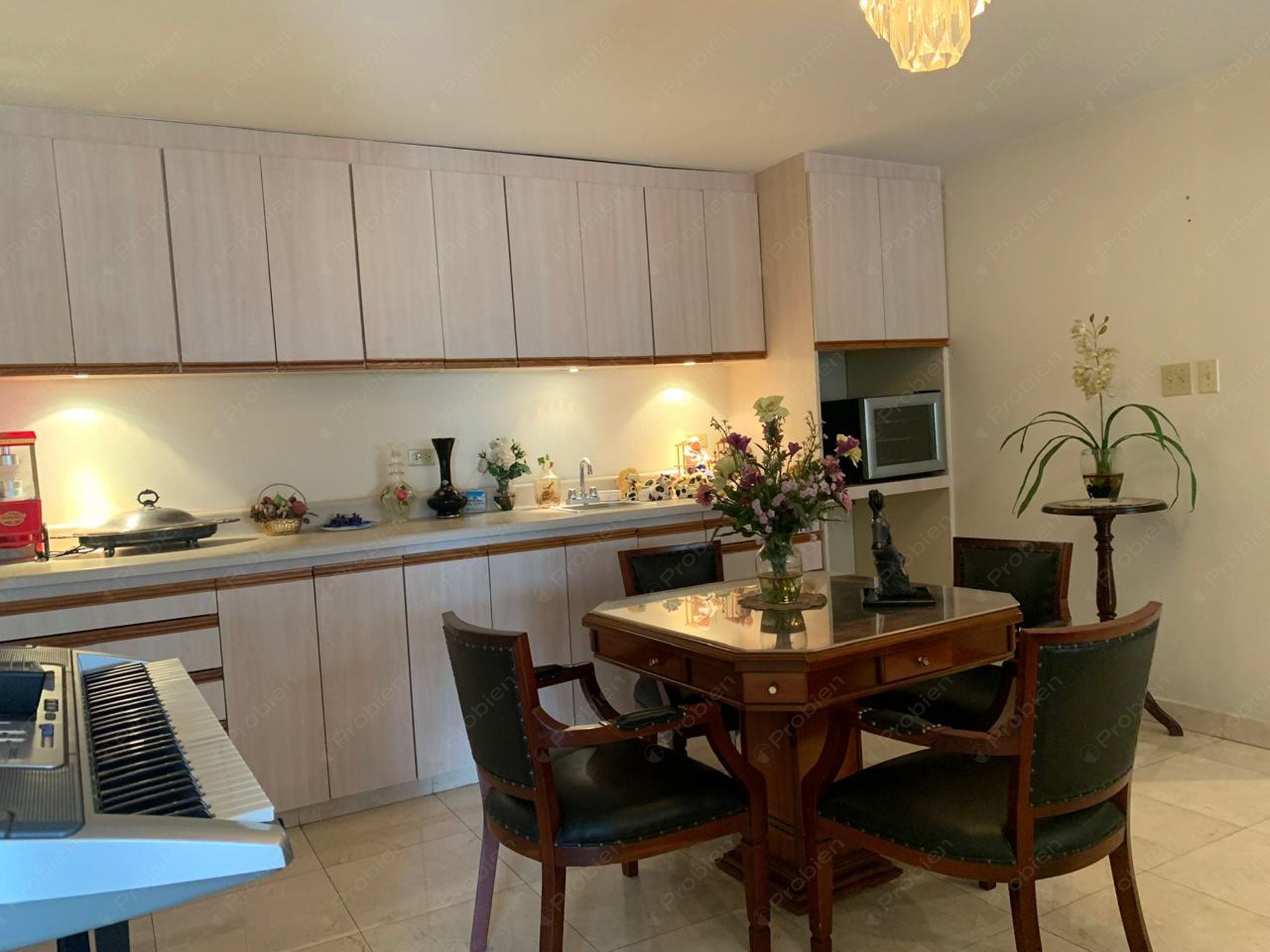 Casa en Renta / Venta en Laderas de Monterrey – 3 Niveles, Elevador y Amplio Patio con Vista - Foto 10 de 19