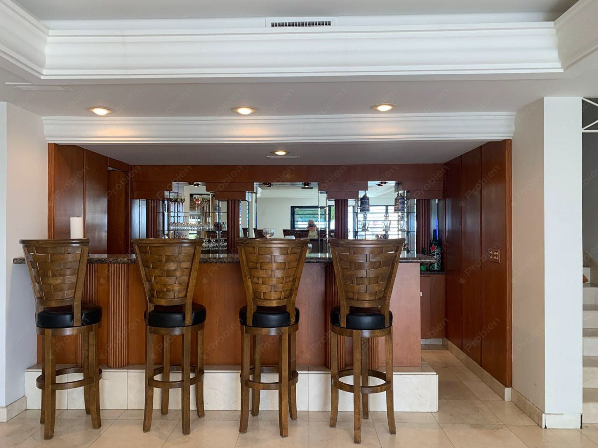 Casa en Renta / Venta en Laderas de Monterrey – 3 Niveles, Elevador y Amplio Patio con Vista - Foto 17 de 19