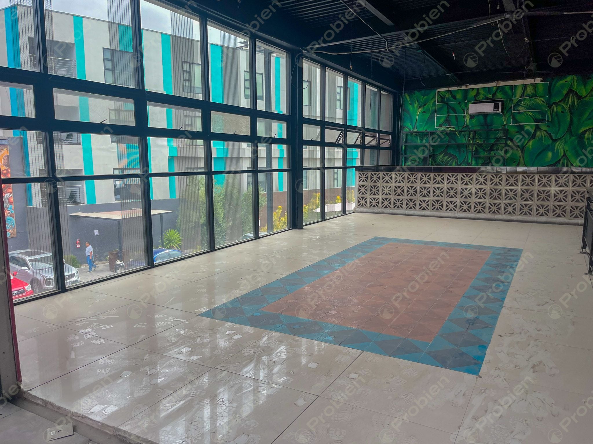 Local comercial de dos niveles en Renta - En Zona Rio - Foto 10 de 14