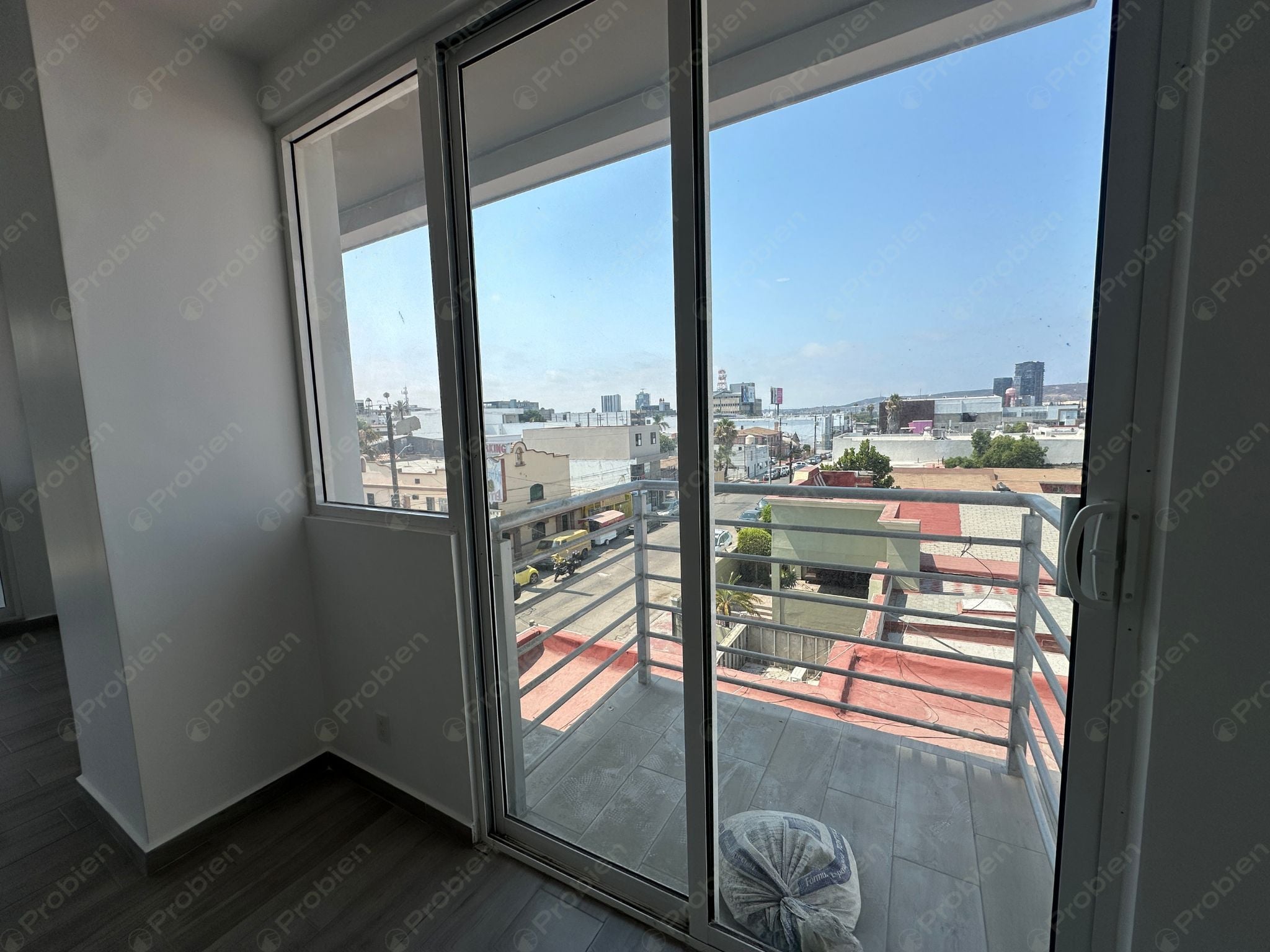 Local Comercial en Renta en La Cacho – 145 m² en Edificio Nuevo con Valet Parking - Foto 3 de 13