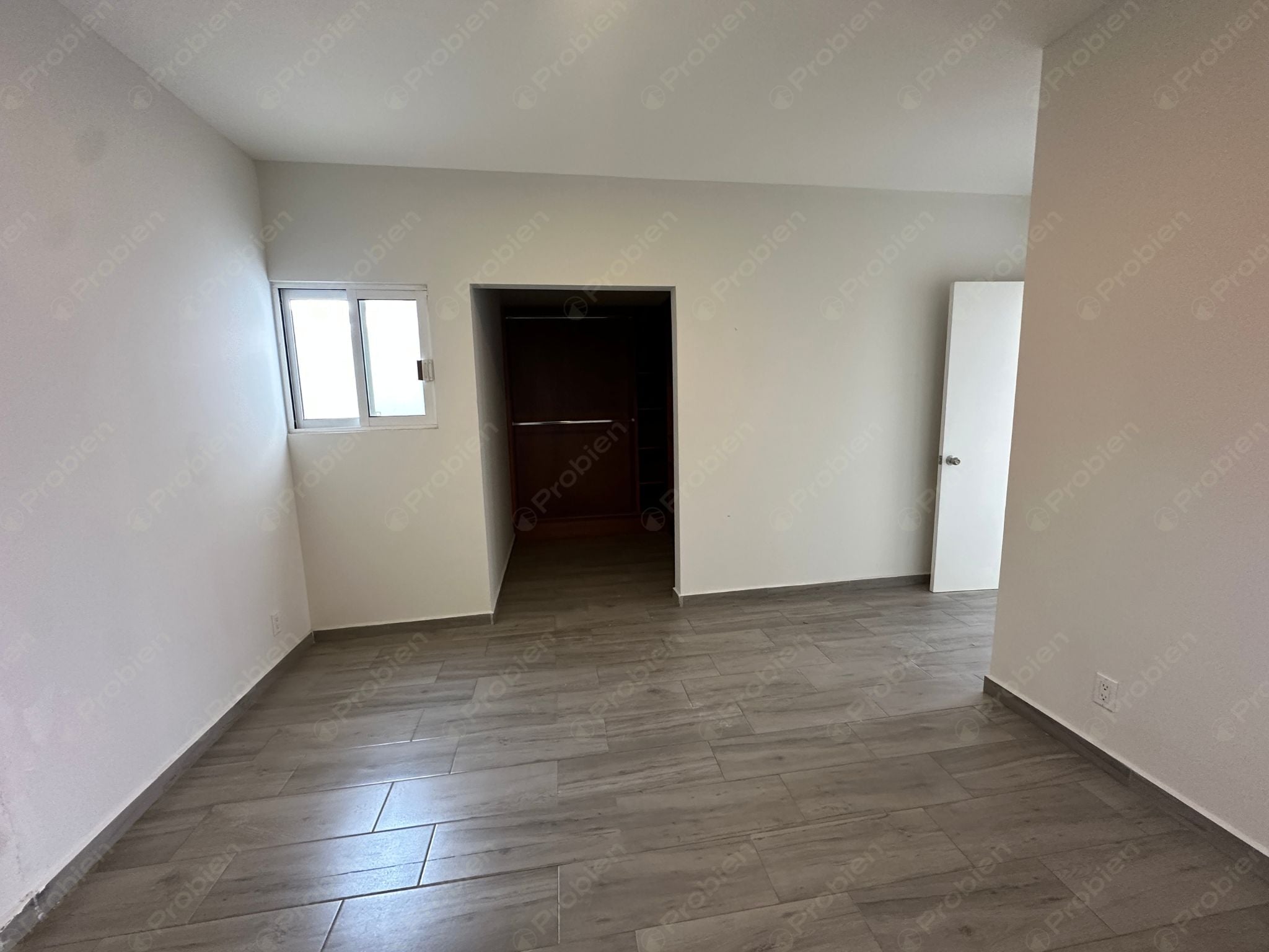 Local Comercial en Renta en La Cacho – 145 m² en Edificio Nuevo con Valet Parking - Foto 5 de 13