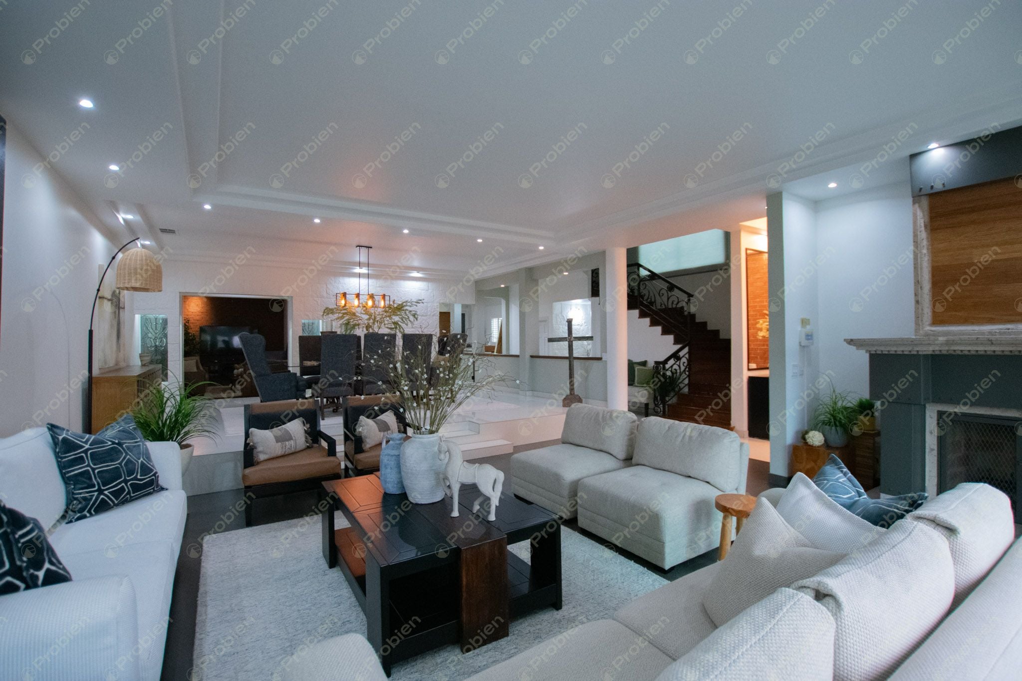 Hermosa Casa en Venta en Puerta de Hierro – Amplia, Iluminada y con Acabados de Lujo - Foto 2 de 40