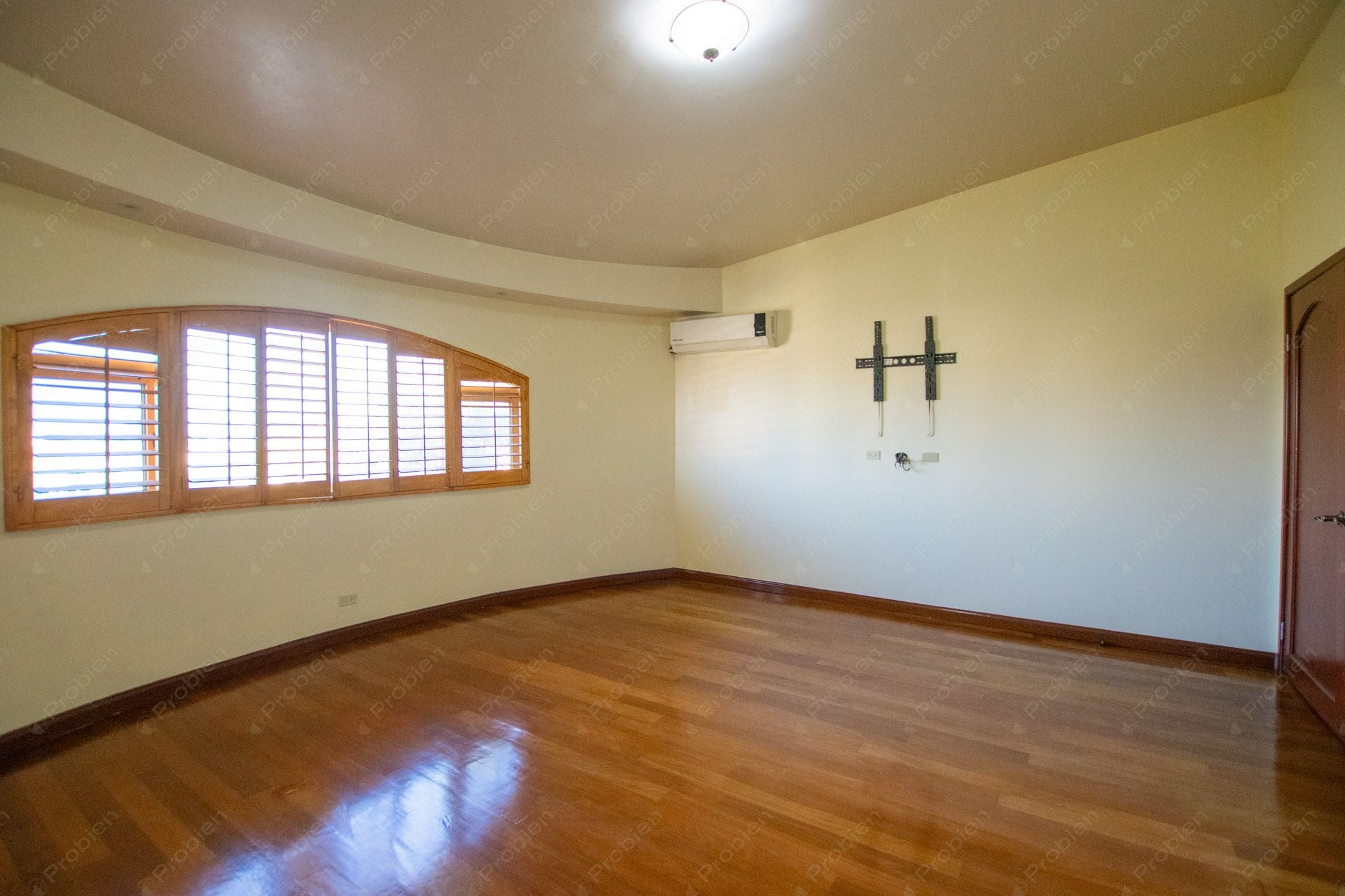 Casa en Venta en Puerta de Hierro – Estilo Californiano en Privada Exclusiva - Foto 13 de 27