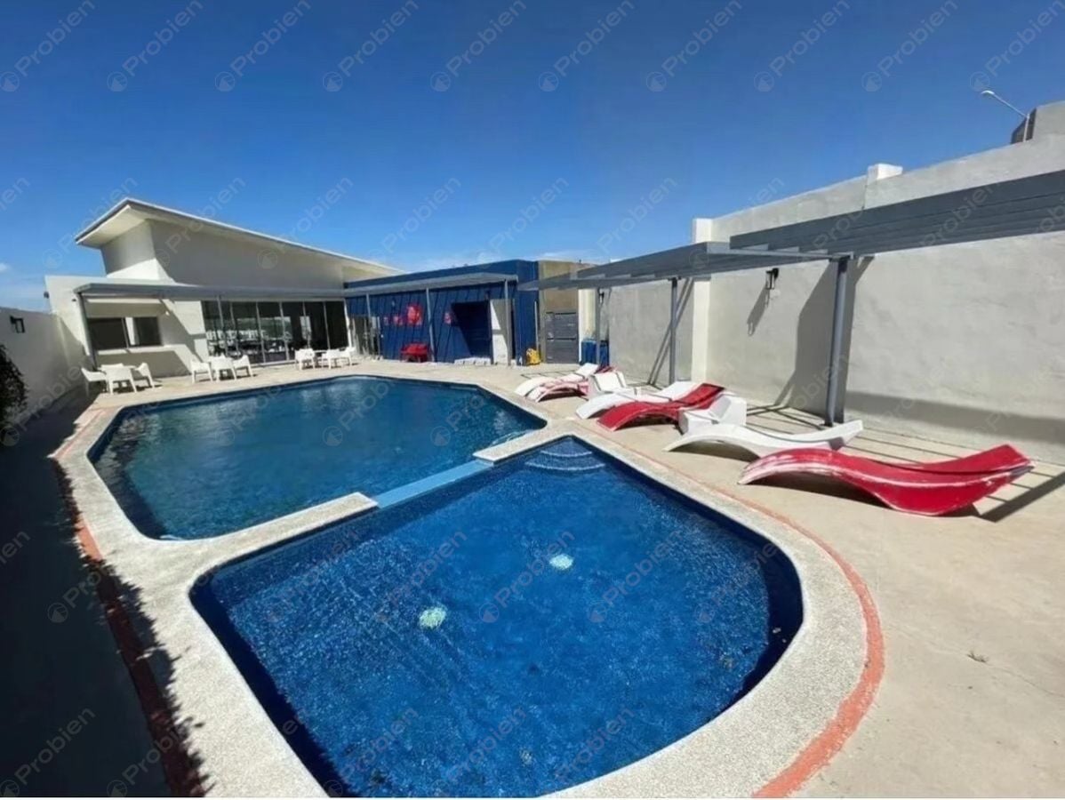 Casa en Venta en Privada Rioja, Colinas de California – 3 Niveles con Terrazas y Amenidades - Foto 1 de 15