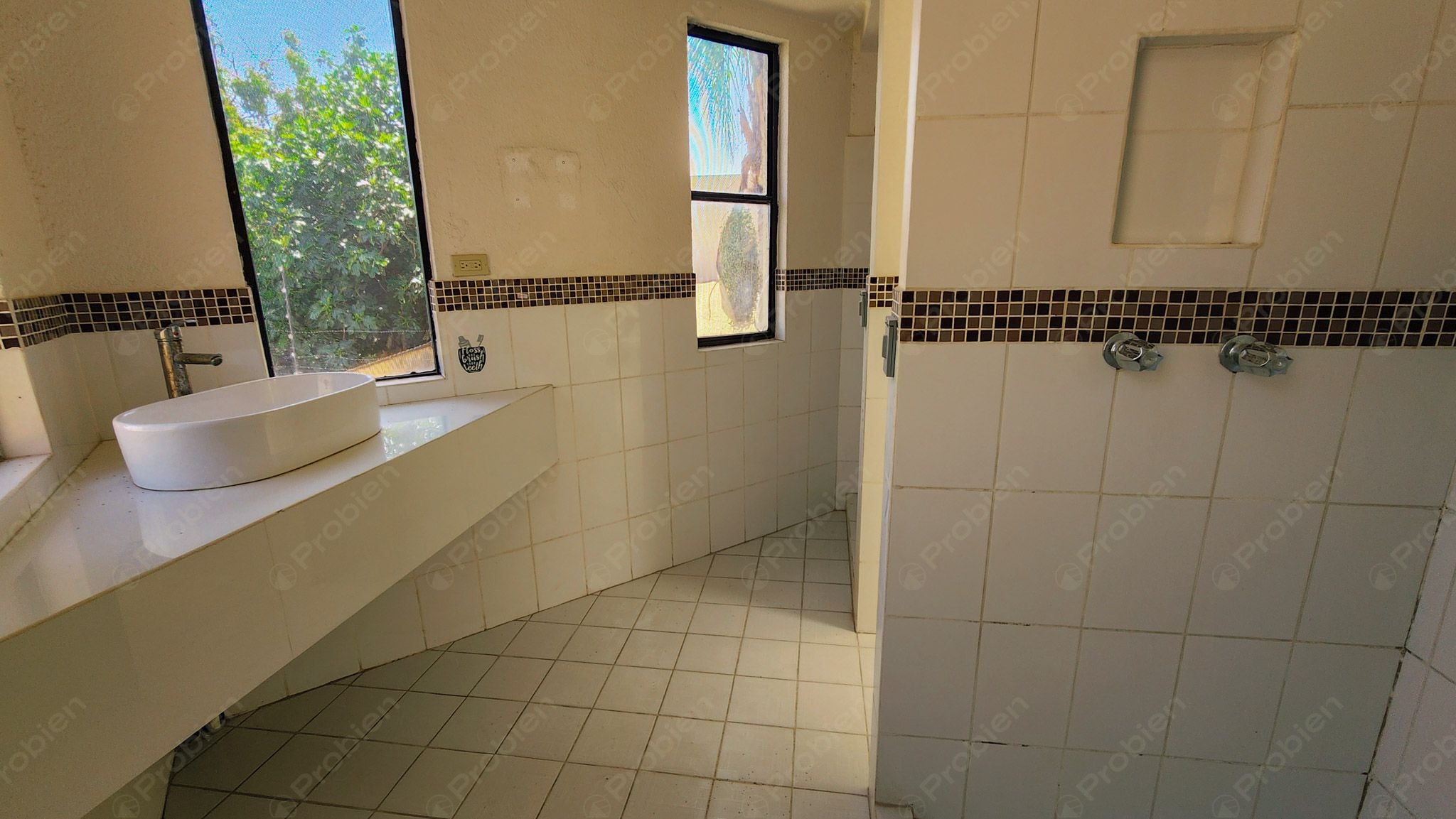 Edificio / Casa en Venta en Guaycura – Ideal para Vivienda o Fundación - Foto 14 de 31