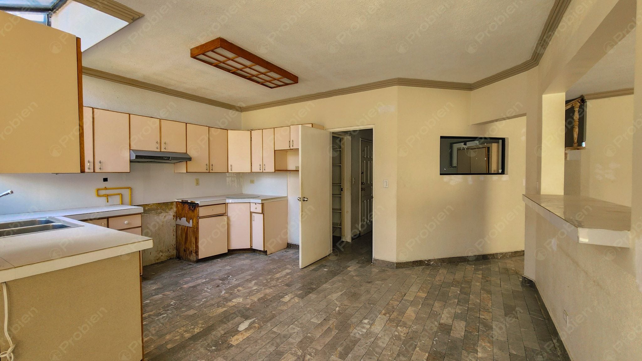 Edificio / Casa en Venta en Guaycura – Ideal para Vivienda o Fundación - Foto 7 de 31