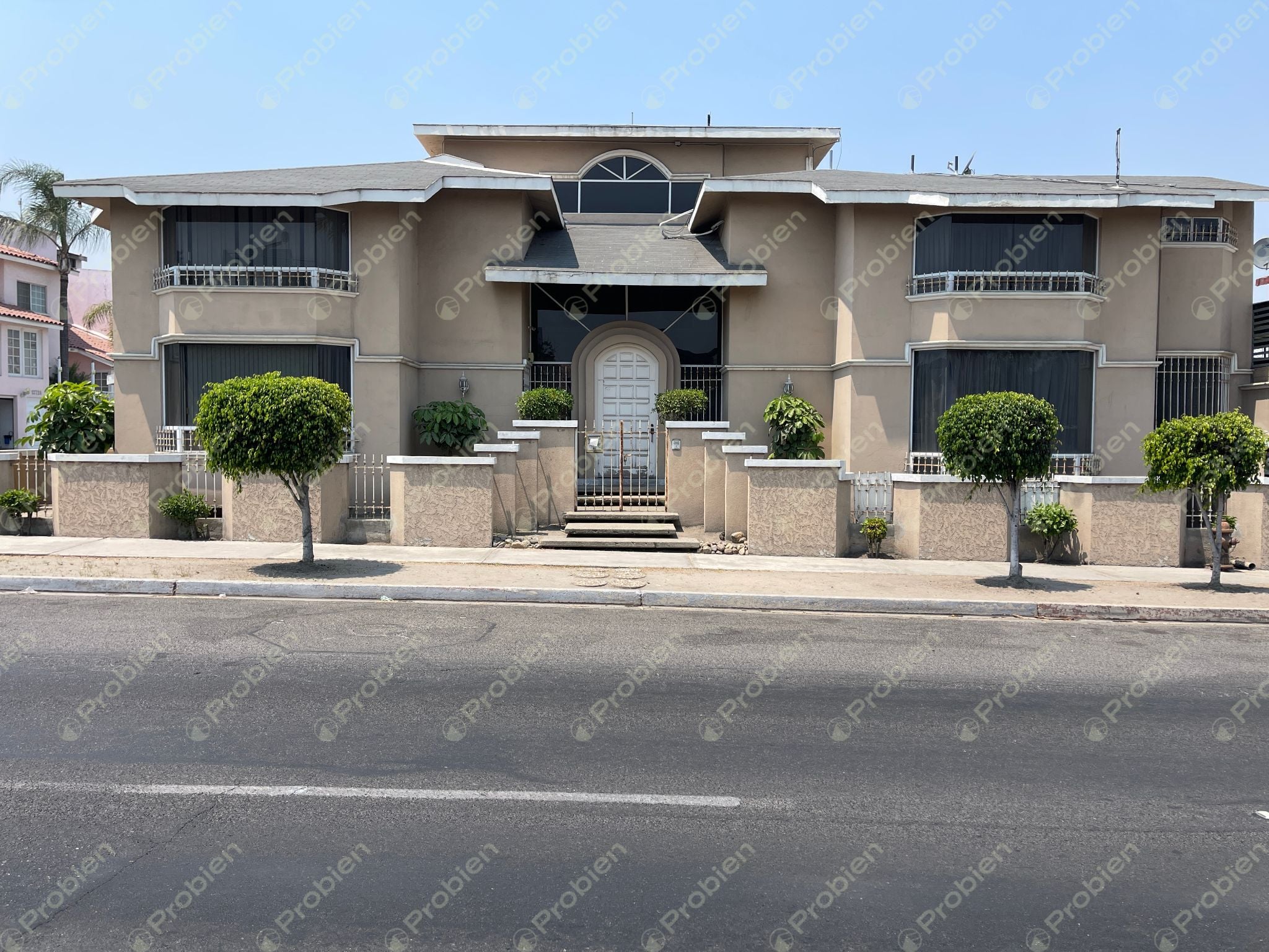 Casa en Venta en Boulevard Las Américas | Amplios Espacios para Remodelar a tu Gusto - Foto 1 de 17