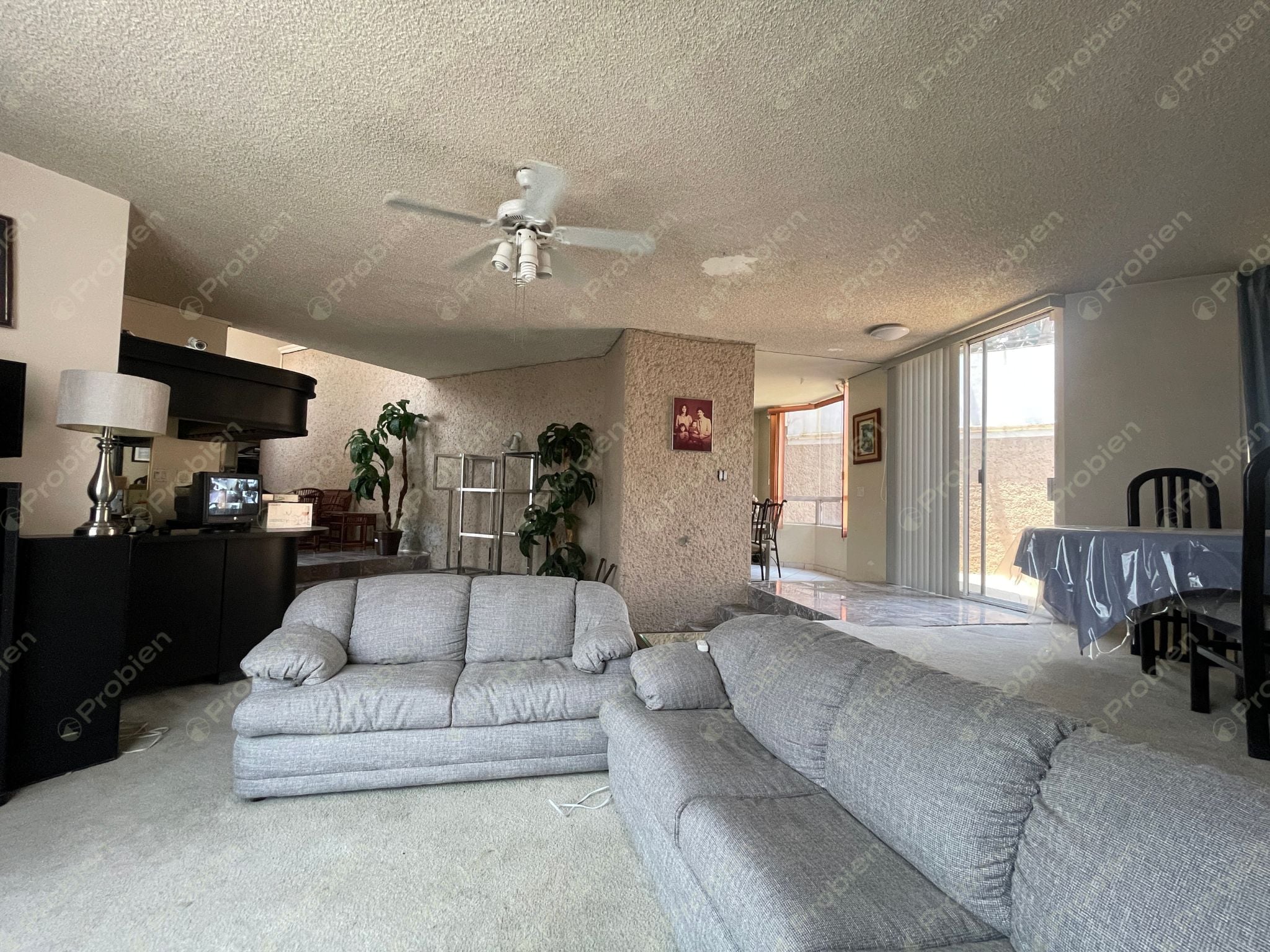 Casa en Venta en Boulevard Las Américas | Amplios Espacios para Remodelar a tu Gusto - Foto 5 de 17