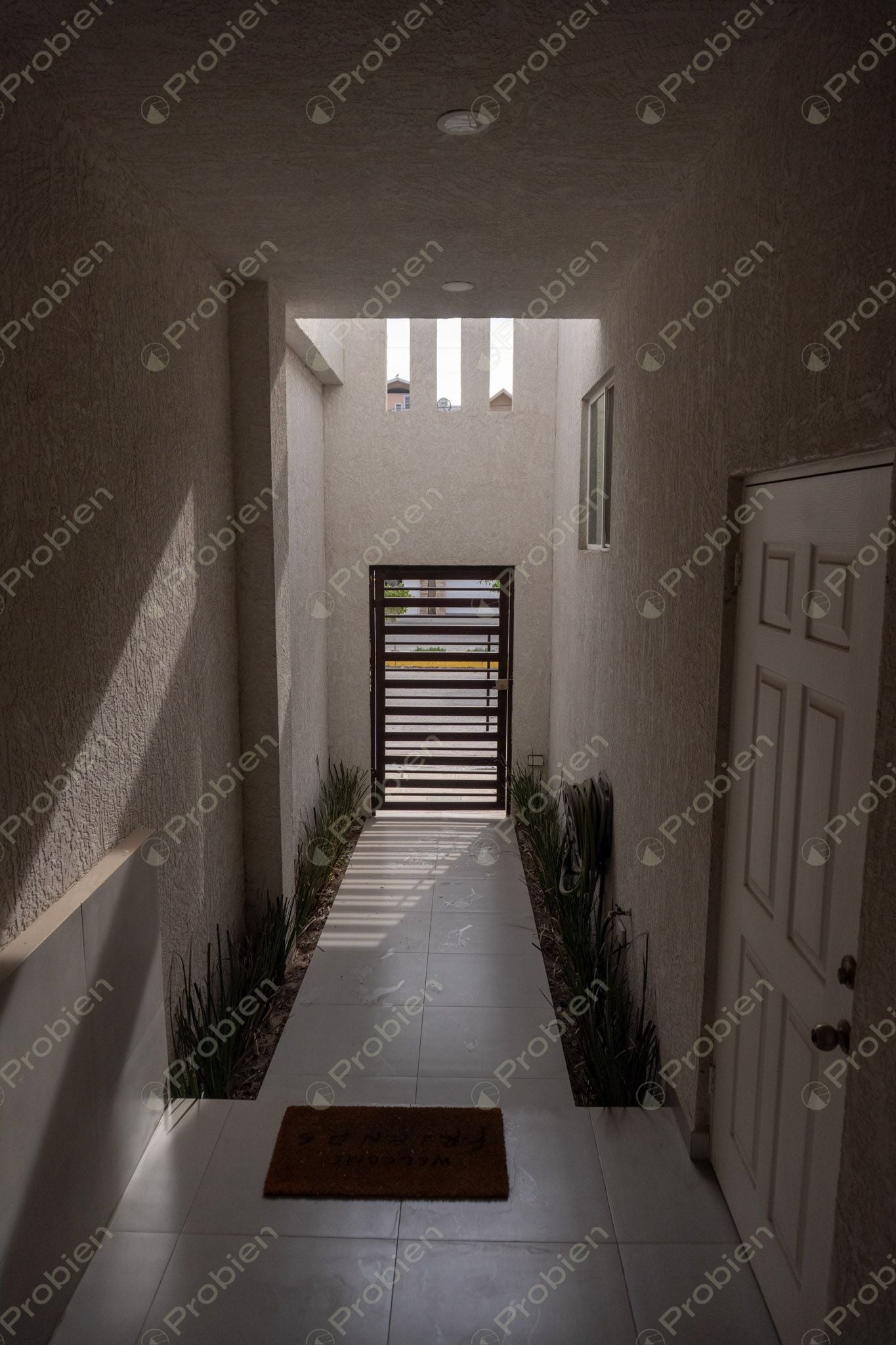 Casa en venta de 4 recámaras y 3 niveles en Terrazas de la Presa - Foto 4 de 54