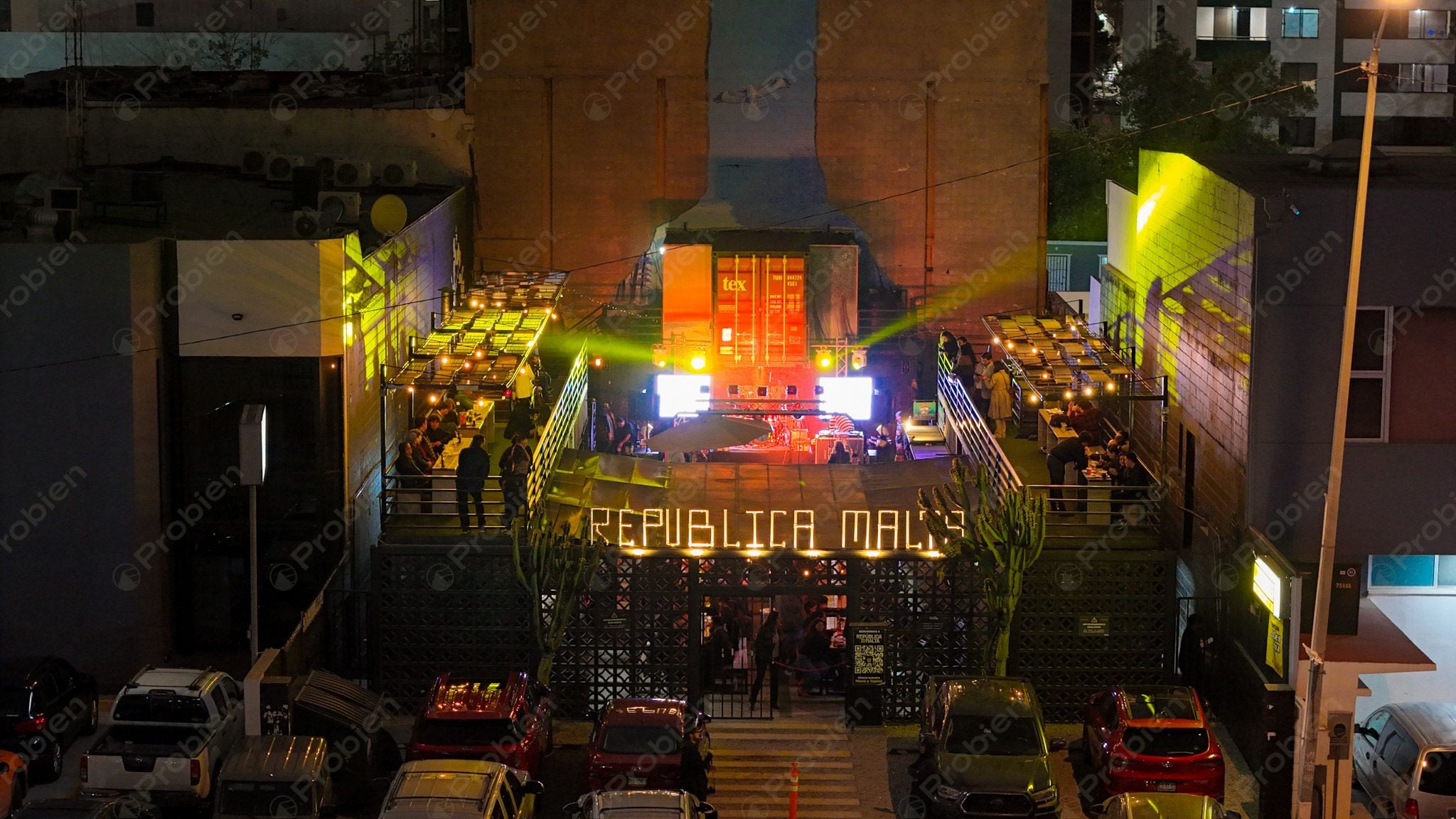 Traspaso de Negocio Mixto en Zona Río – Beer Garden, Food Court y Foro de Eventos - Foto 1 de 13