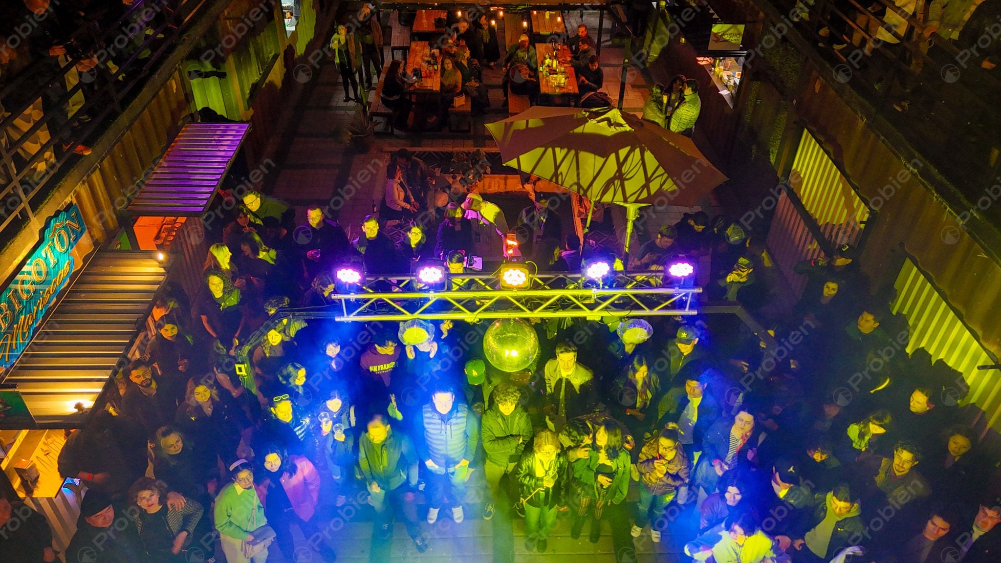 Traspaso de Negocio Mixto en Zona Río – Beer Garden, Food Court y Foro de Eventos - Foto 11 de 13