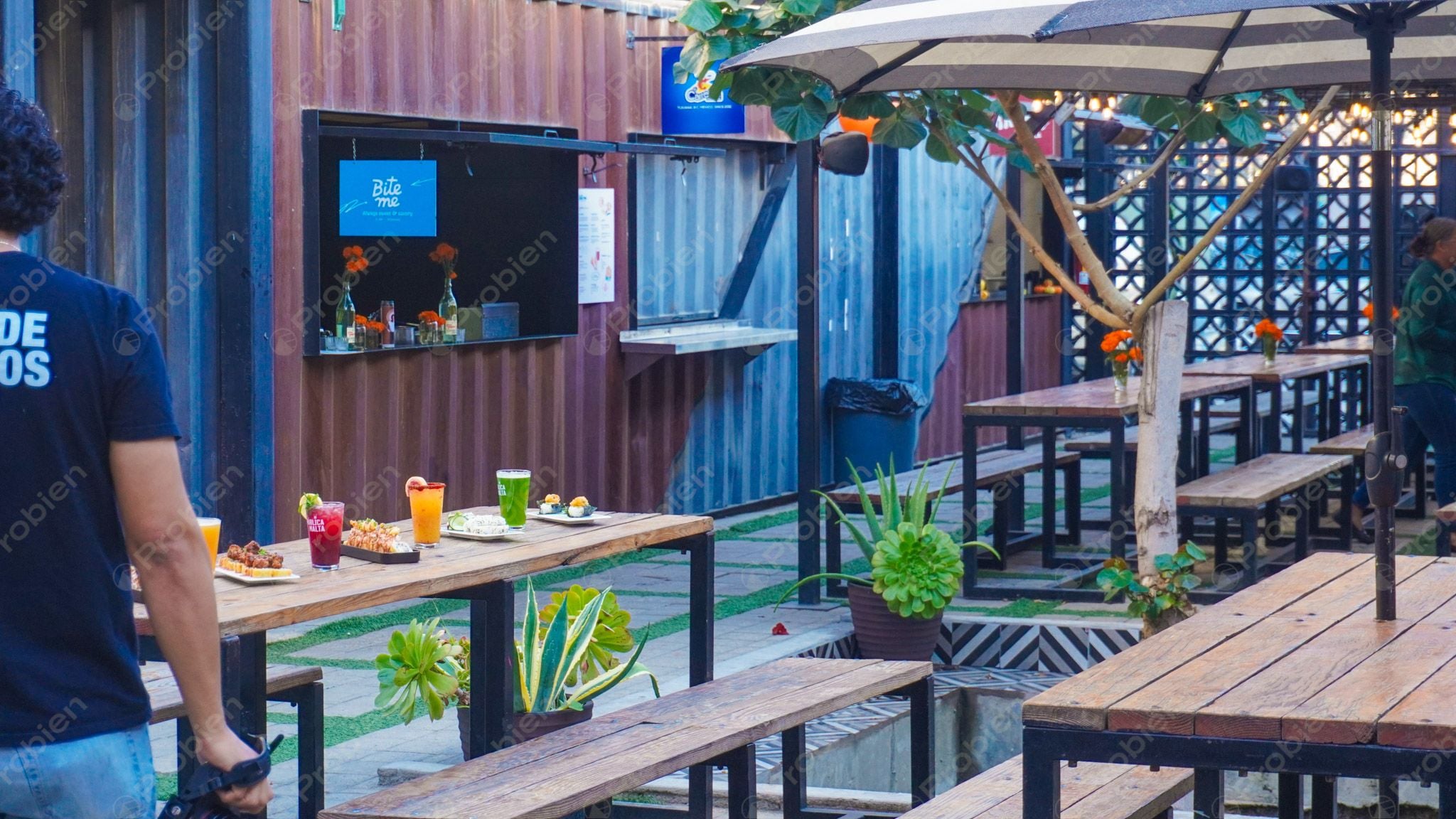 Traspaso de Negocio Mixto en Zona Río – Beer Garden, Food Court y Foro de Eventos - Foto 6 de 13