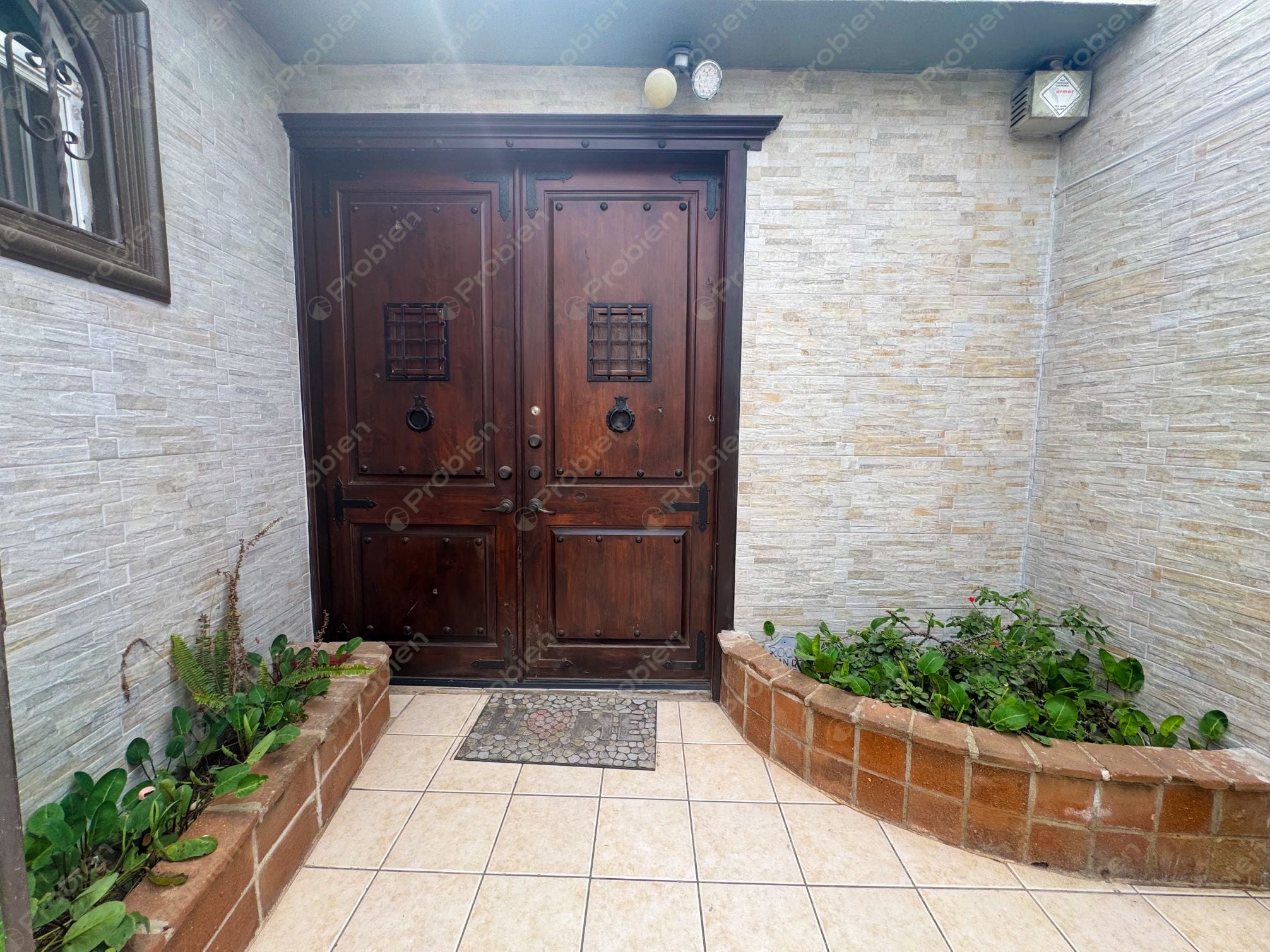 Casa Colonial en Venta en Playas de Rosarito – 460 m² de Terreno  - Foto 2 de 15