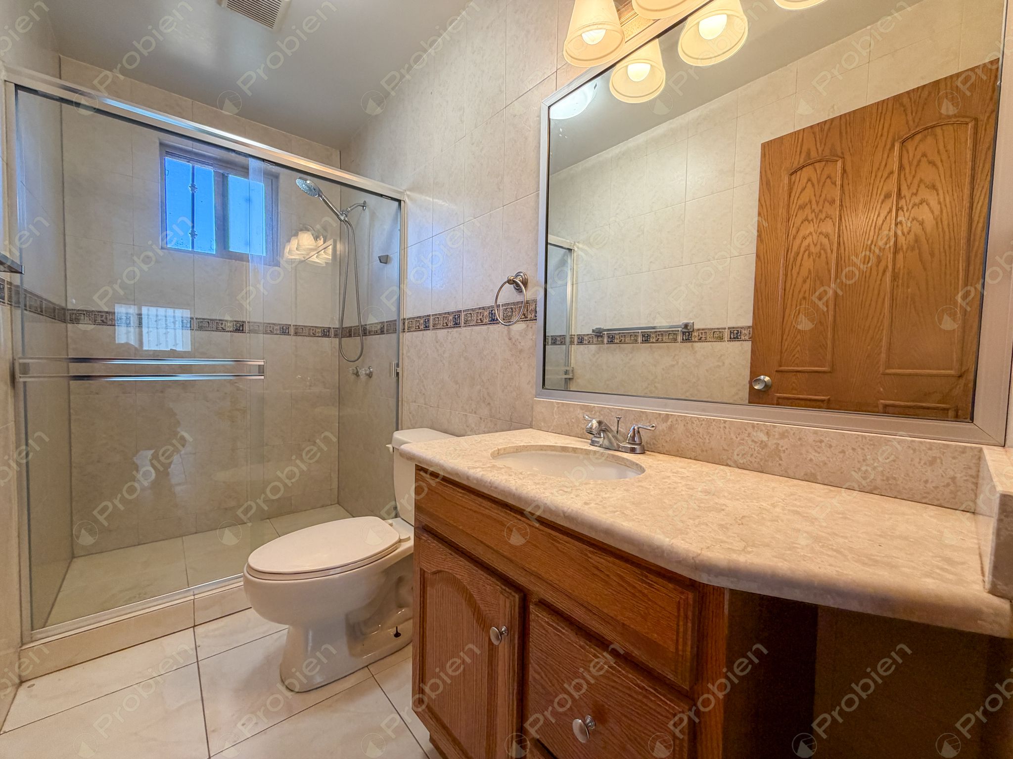 Casa en renta en Puerta de Hierro con 4 recámaras y amplio patio en Tijuana - Foto 10 de 27