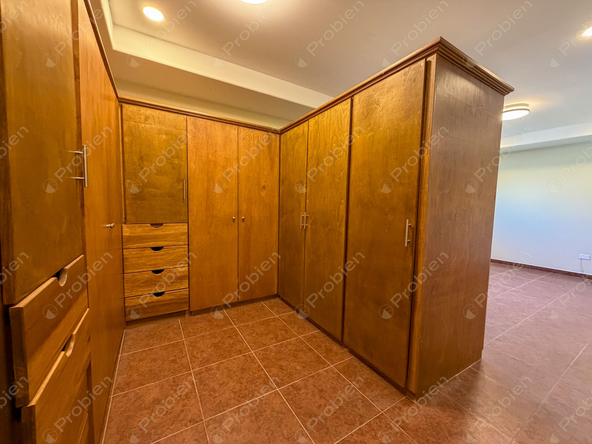 Casa en renta en Puerta de Hierro con 4 recámaras y amplio patio en Tijuana - Foto 18 de 27