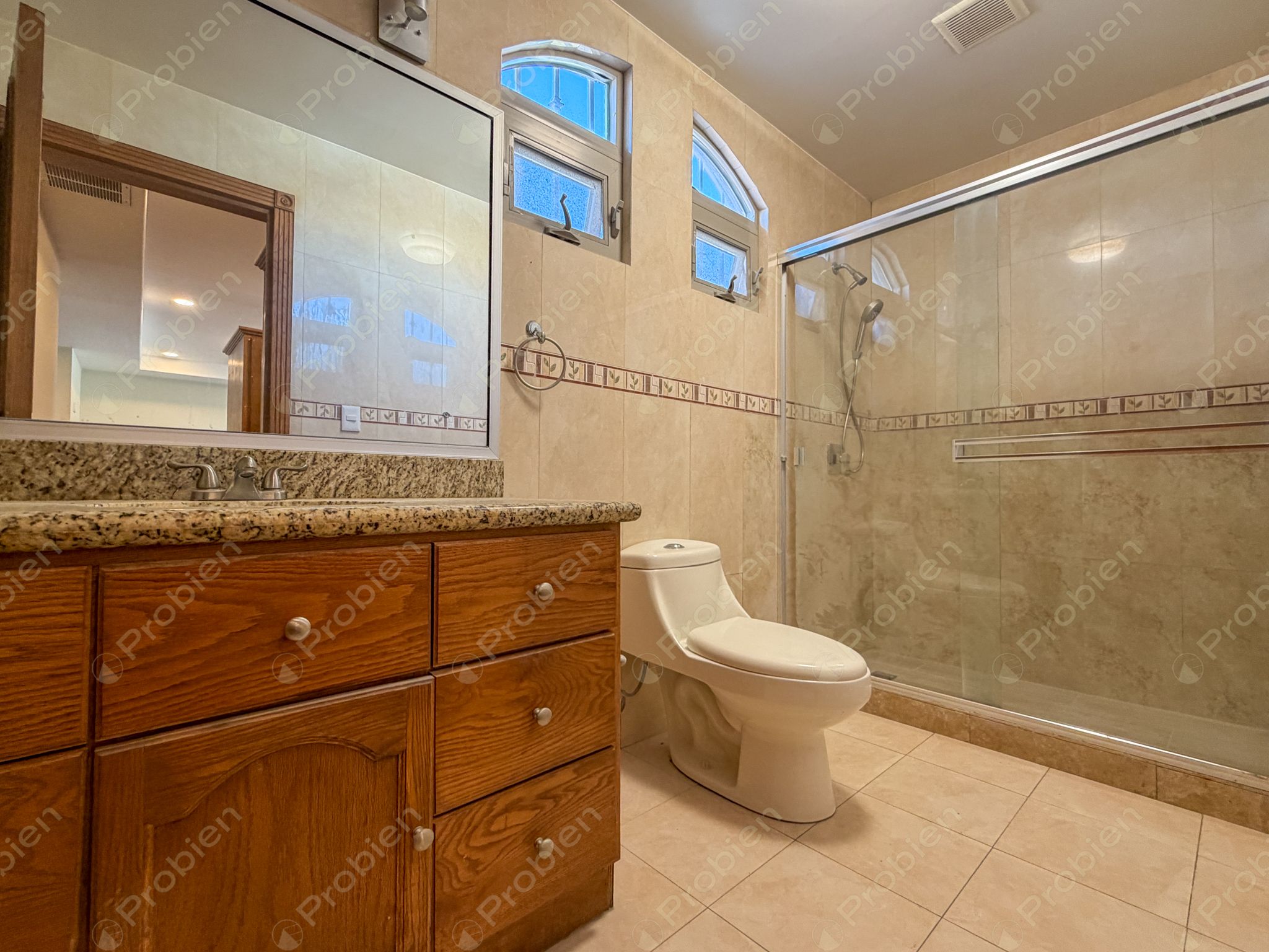 Casa en renta en Puerta de Hierro con 4 recámaras y amplio patio en Tijuana - Foto 19 de 27