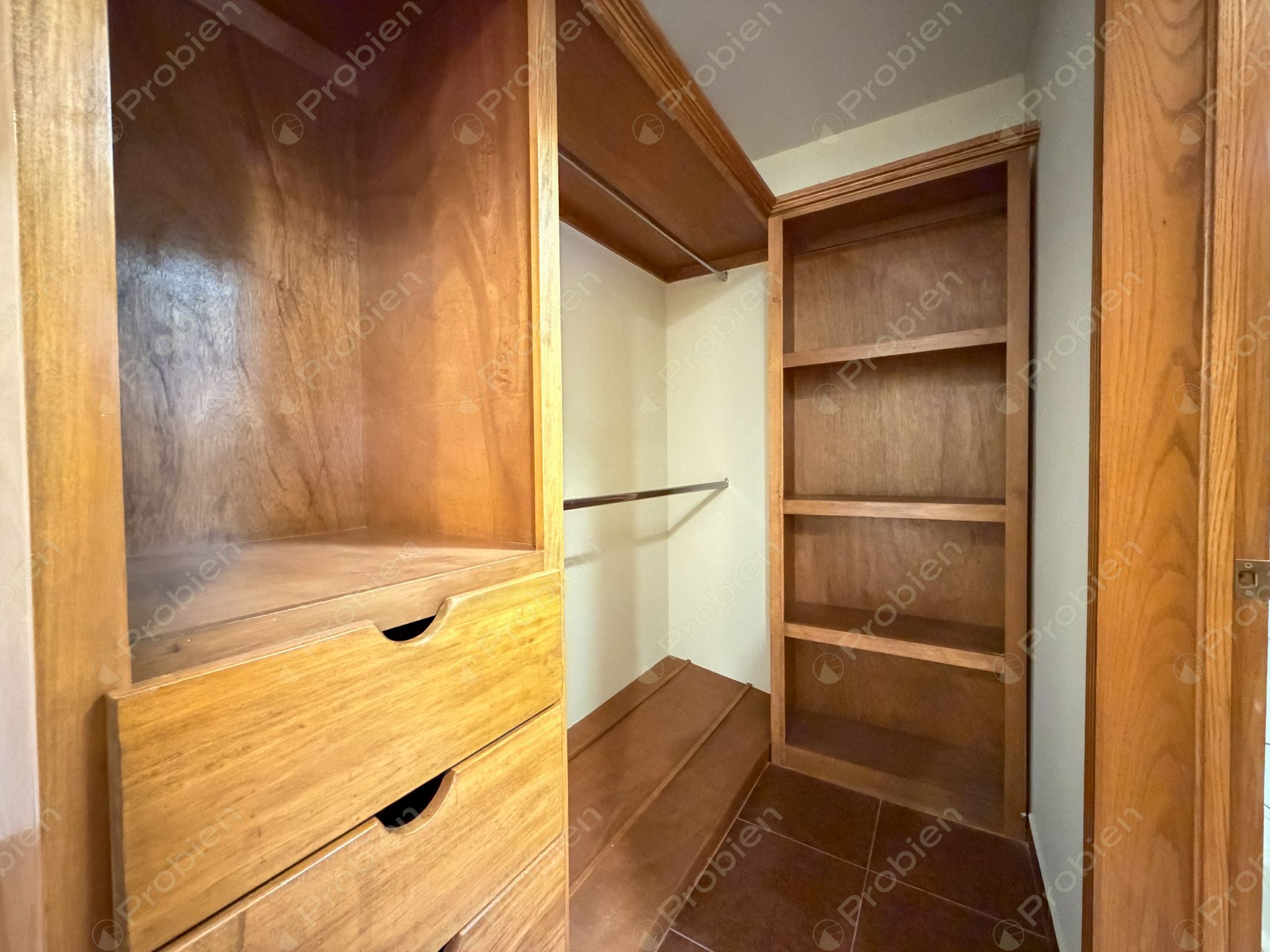 Casa en renta en Puerta de Hierro con 4 recámaras y amplio patio en Tijuana - Foto 21 de 27