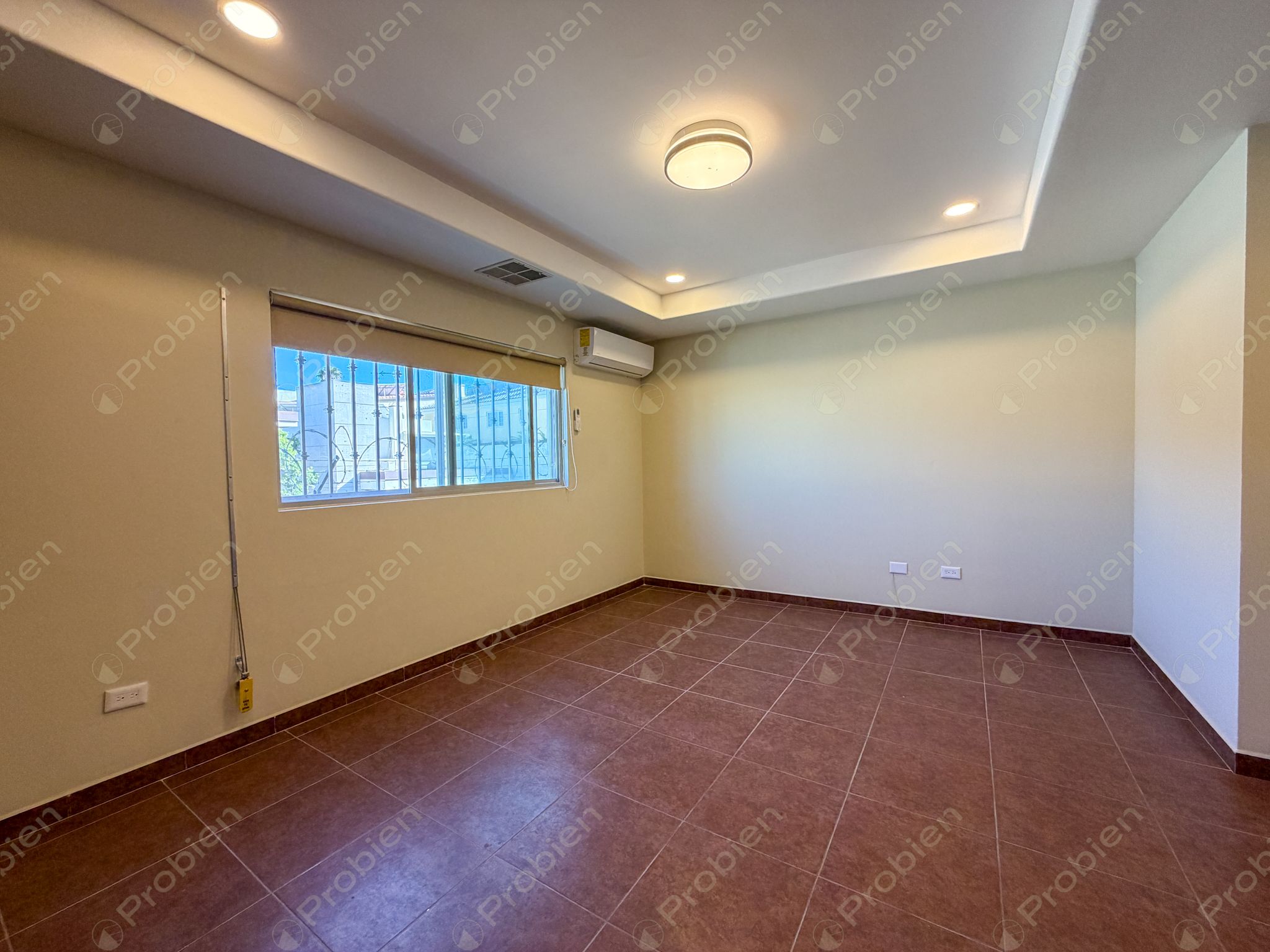 Casa en renta en Puerta de Hierro con 4 recámaras y amplio patio en Tijuana - Foto 22 de 27