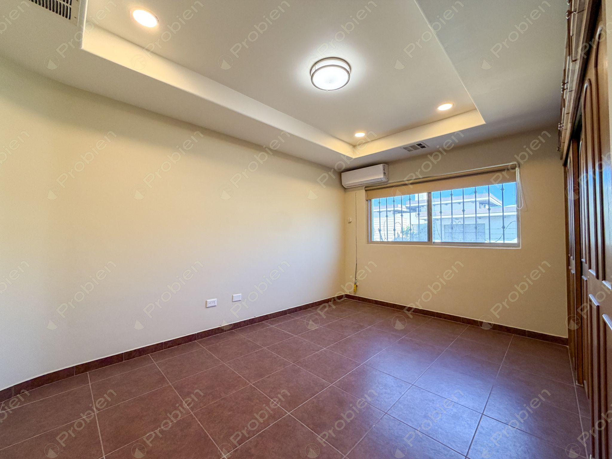 Casa en renta en Puerta de Hierro con 4 recámaras y amplio patio en Tijuana - Foto 24 de 27