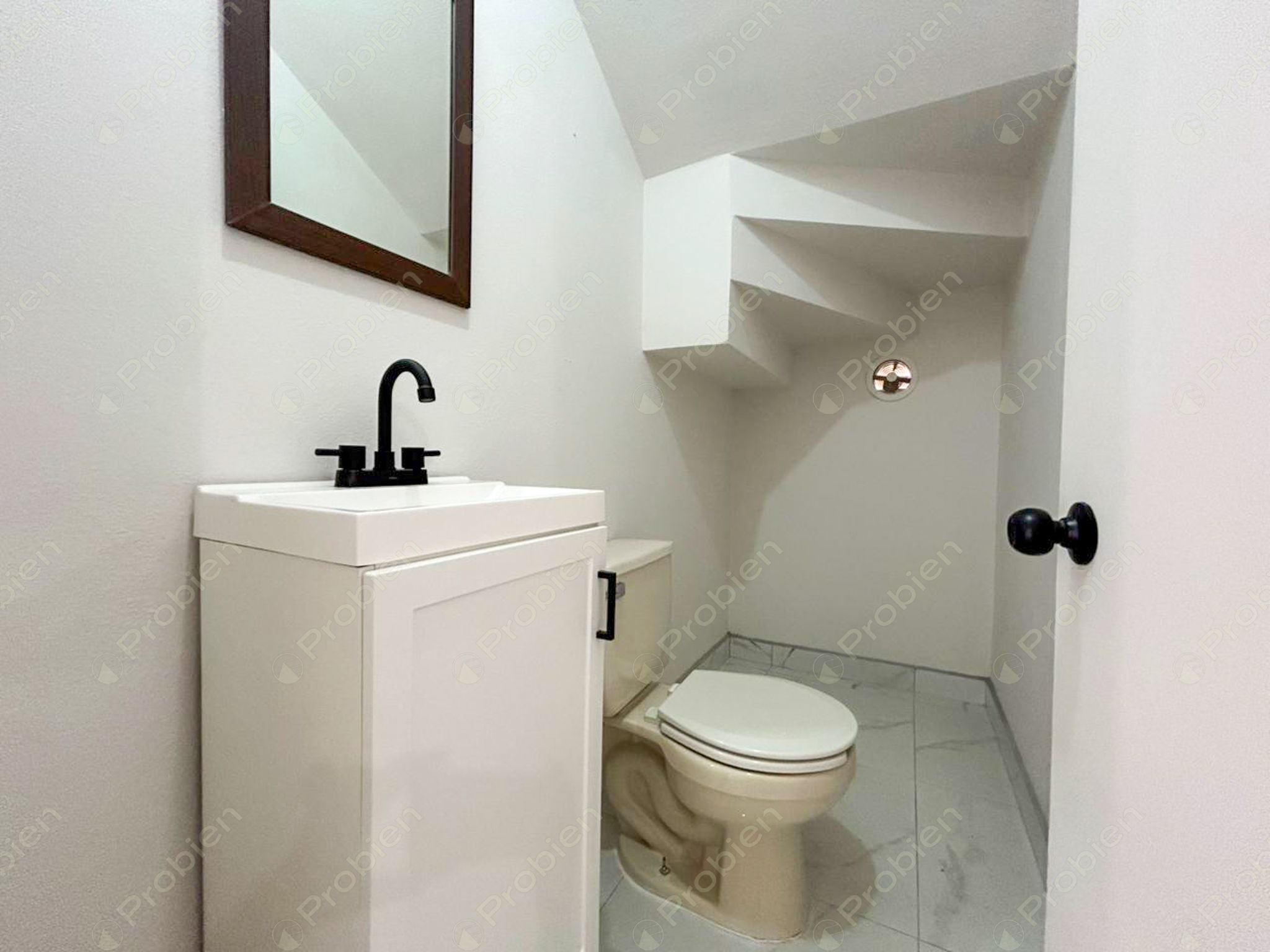 Casa en renta en Urbi Quinta Versalles en privada con 4 recámaras y seguridad - Foto 10 de 15