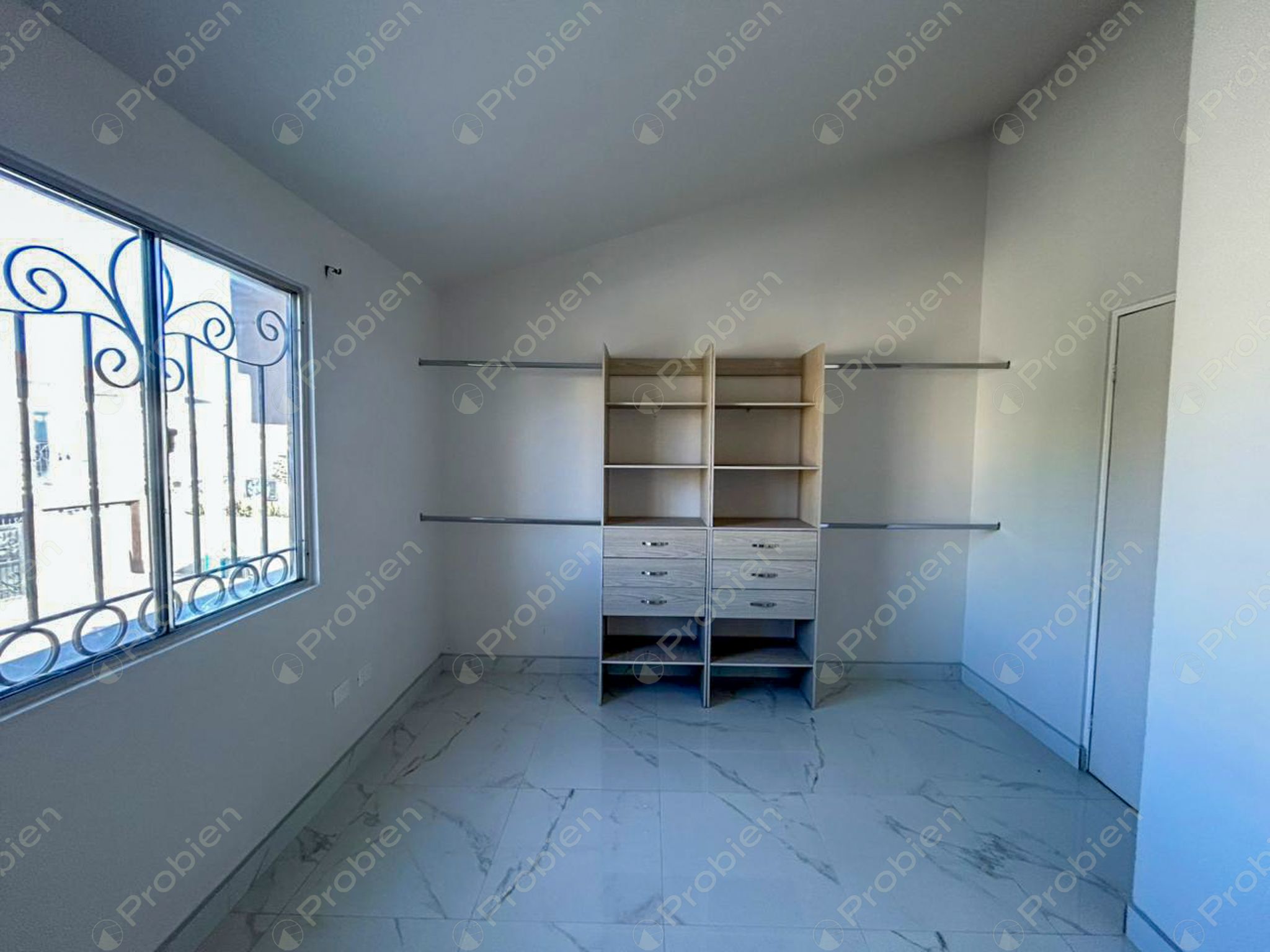 Casa en renta en Urbi Quinta Versalles en privada con 4 recámaras y seguridad - Foto 12 de 15