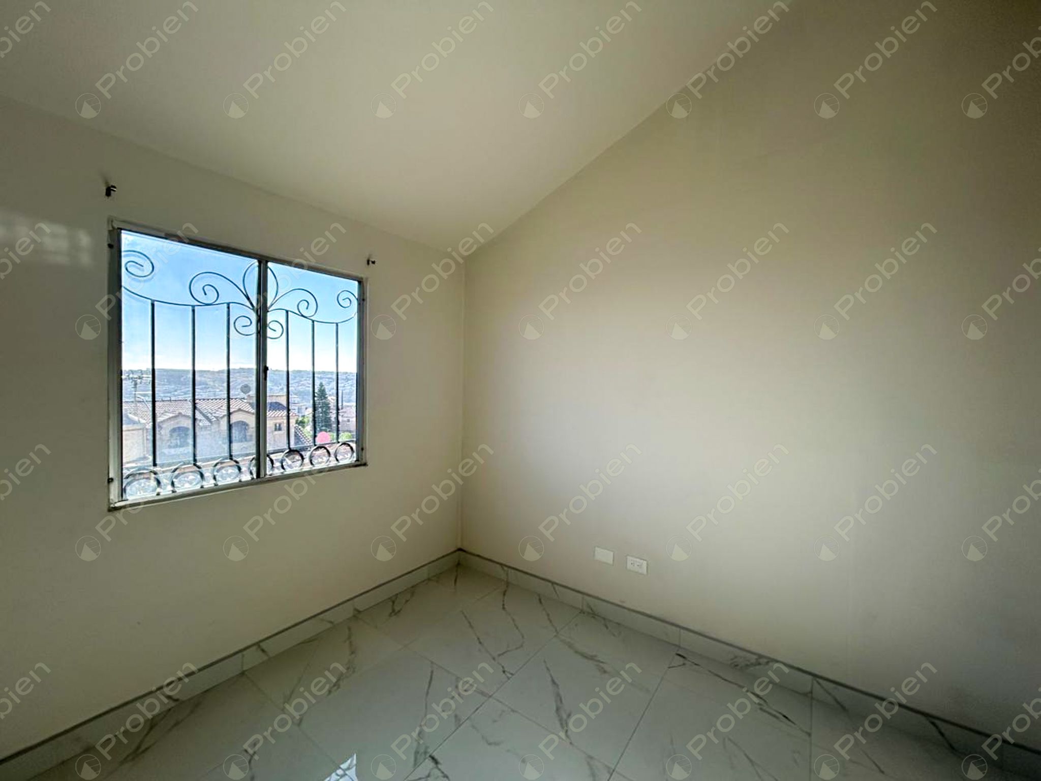 Casa en renta en Urbi Quinta Versalles en privada con 4 recámaras y seguridad - Foto 14 de 15