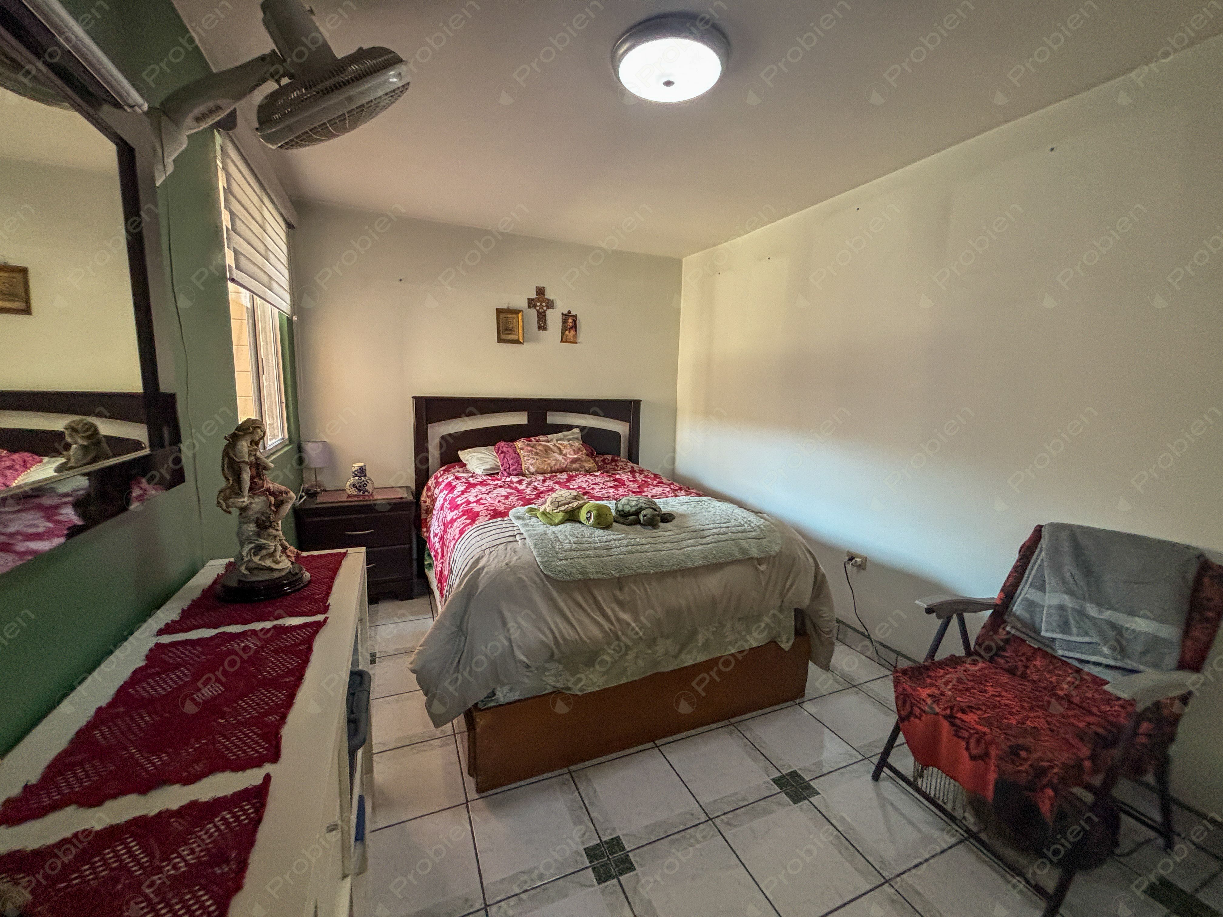 Casa en renta en Privada La Encantada Tijuana con rooftop y 5 recámaras - Foto 15 de 23