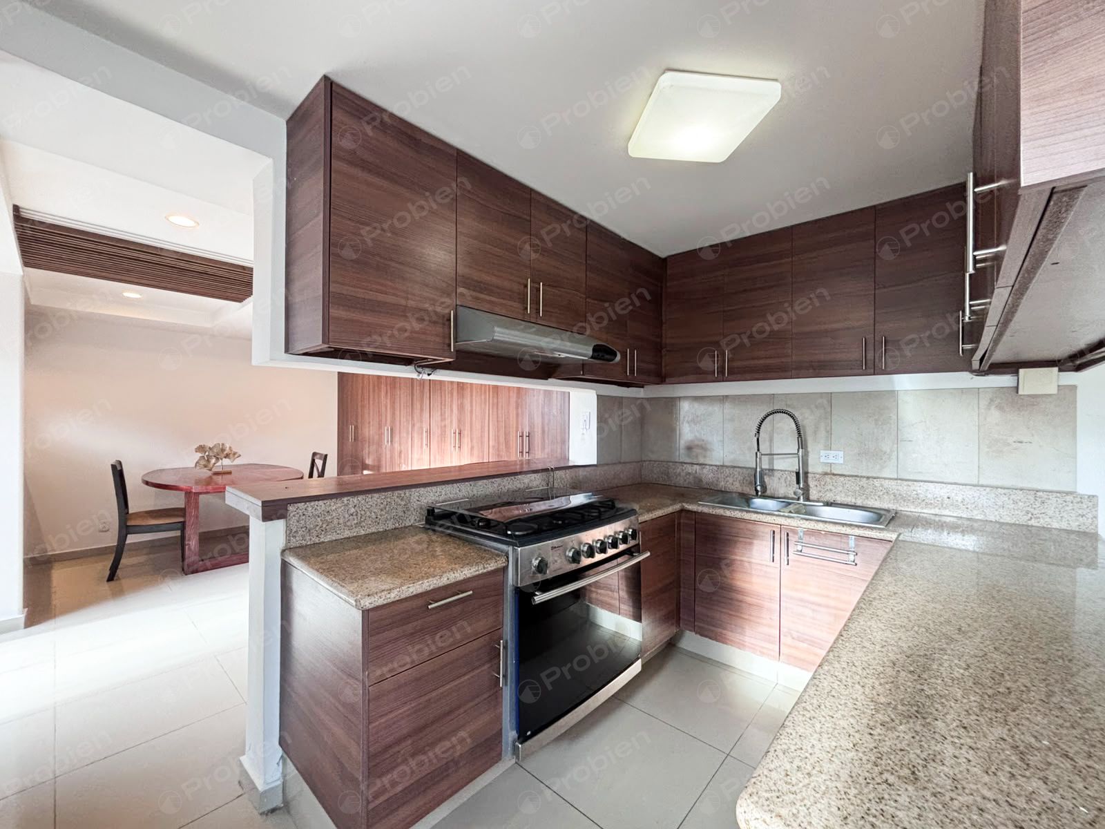 Casa en Venta en Residencial La Perla, Playas de Tijuana | 2 Recámaras, Terraza con Vista al Mar y 312 m² de Terreno - Foto 12 de 33